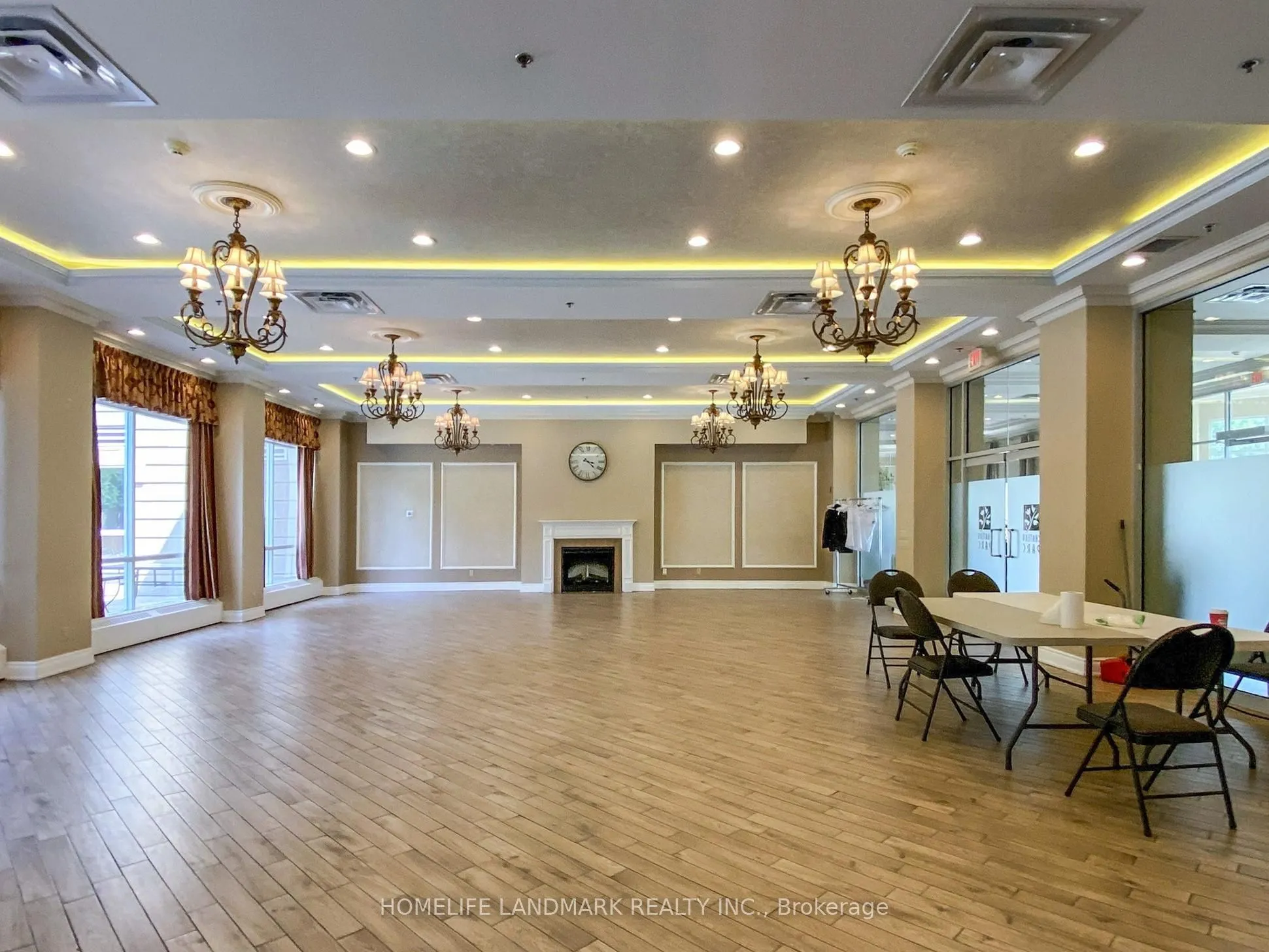 8 Maison Parc Court, #619