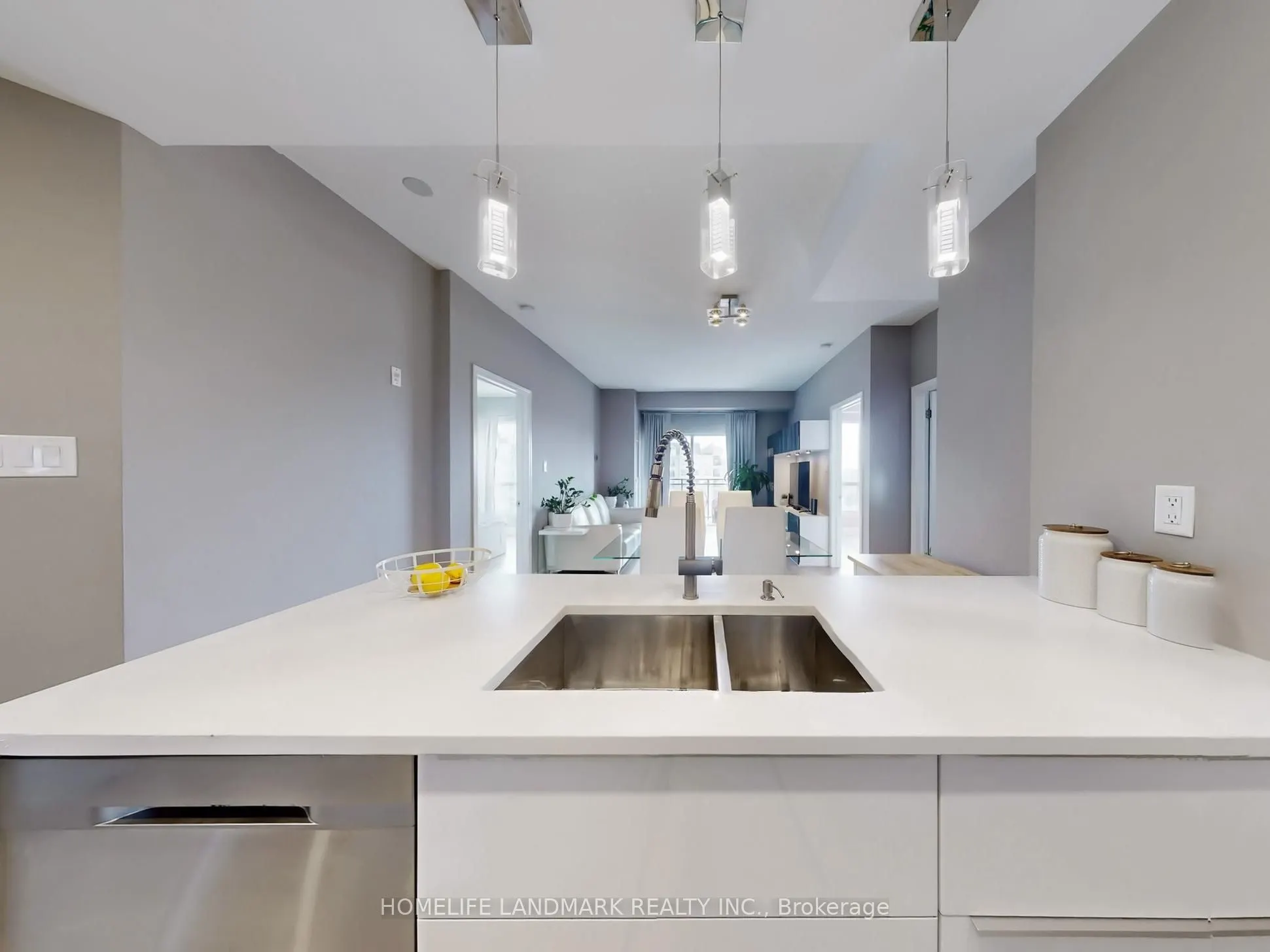 8 Maison Parc Court, #619