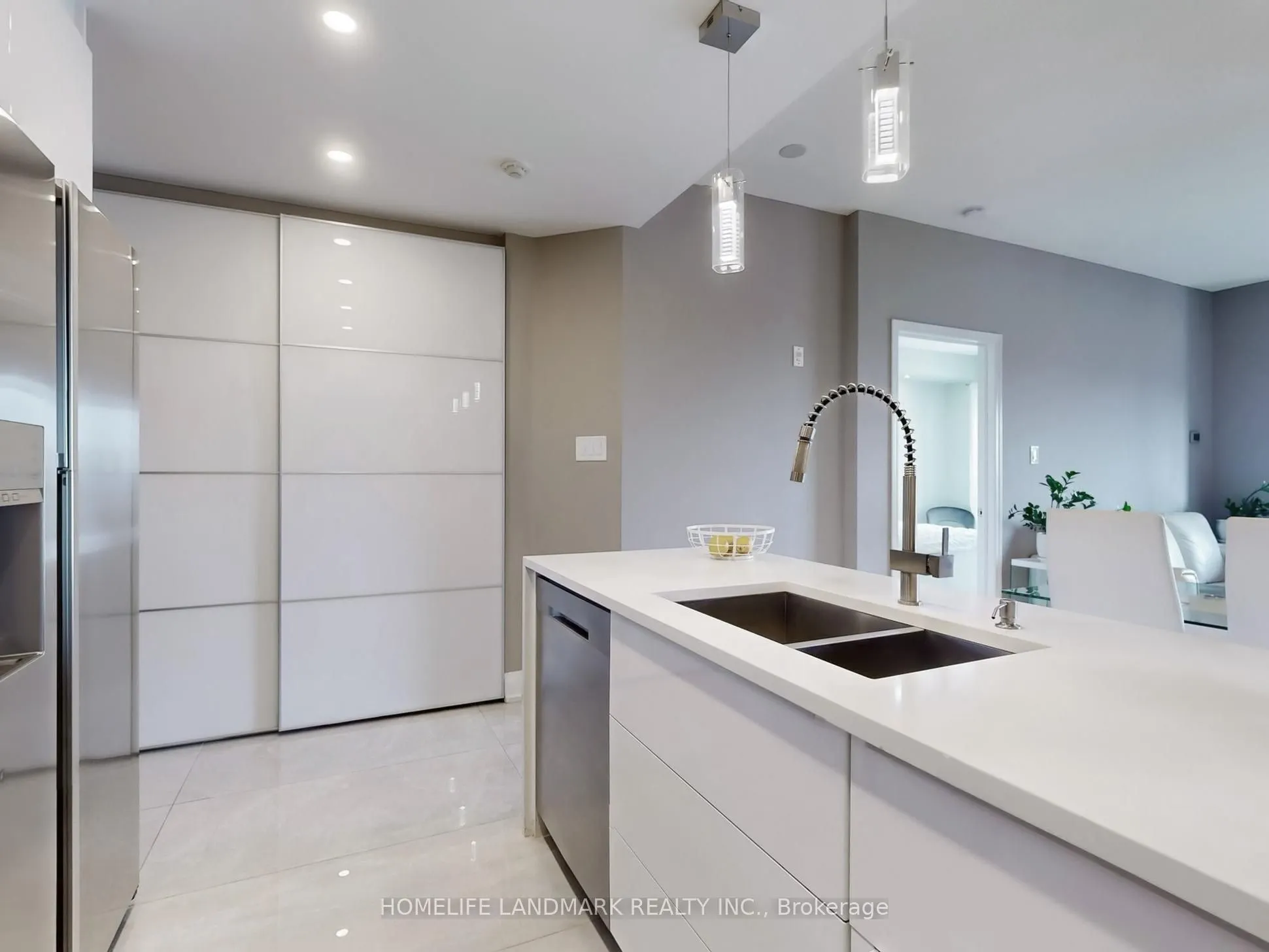 8 Maison Parc Court, #619