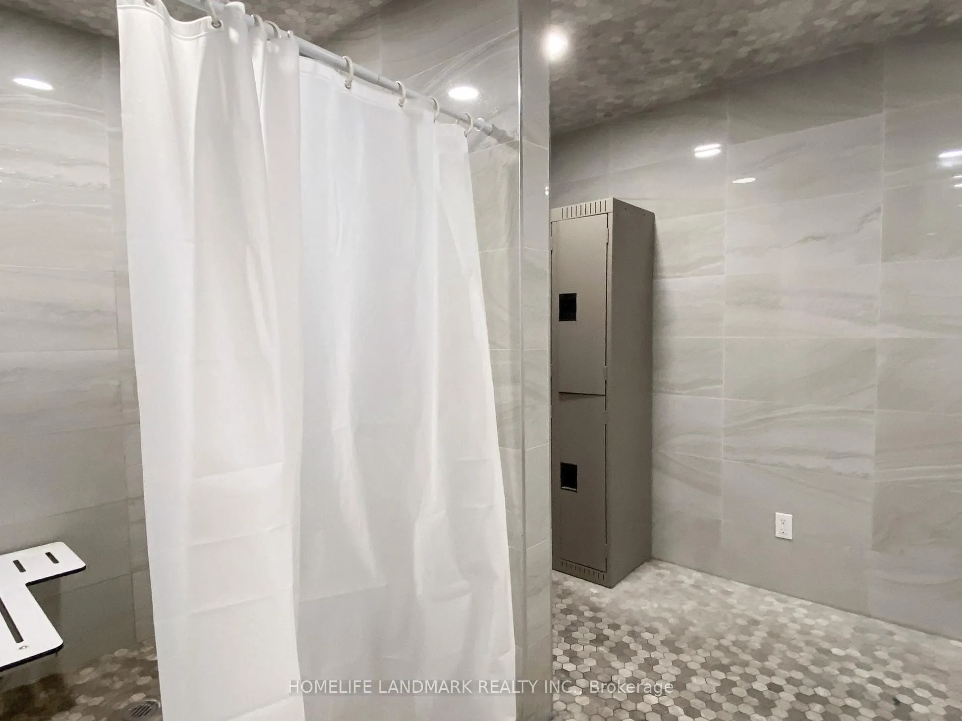 8 Maison Parc Court, #619