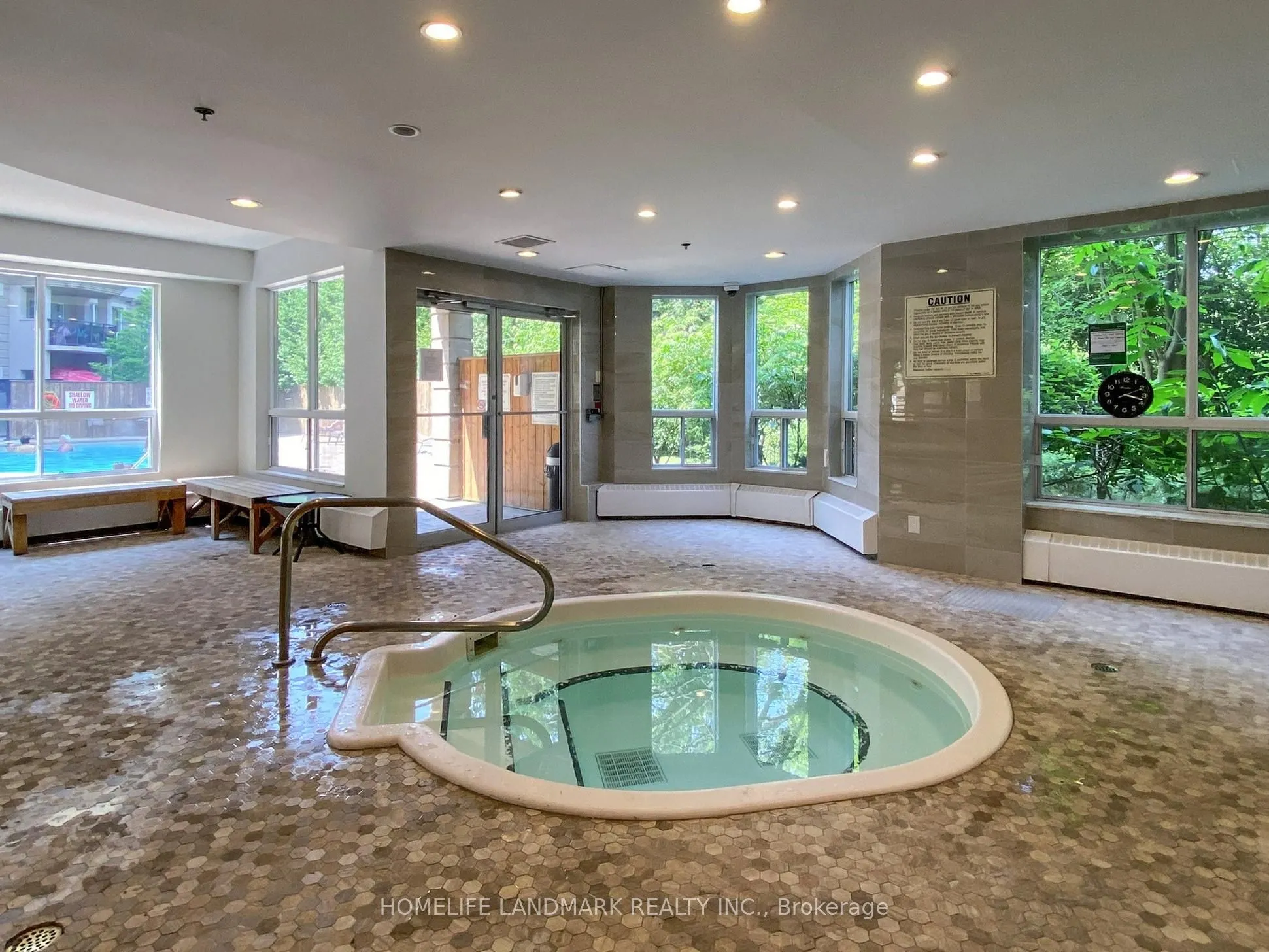 8 Maison Parc Court, #619