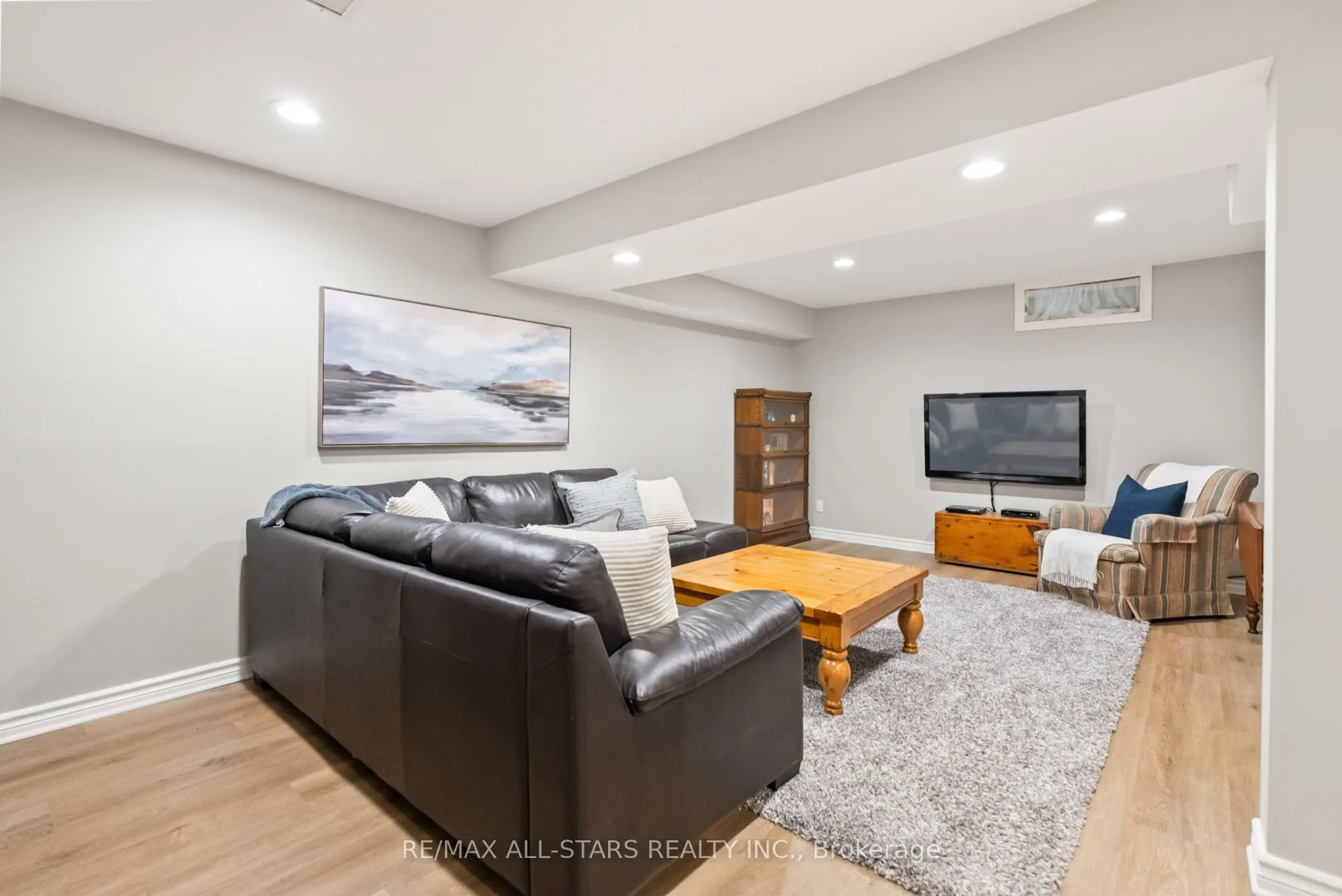 24 Colonel Sharpe Crescent