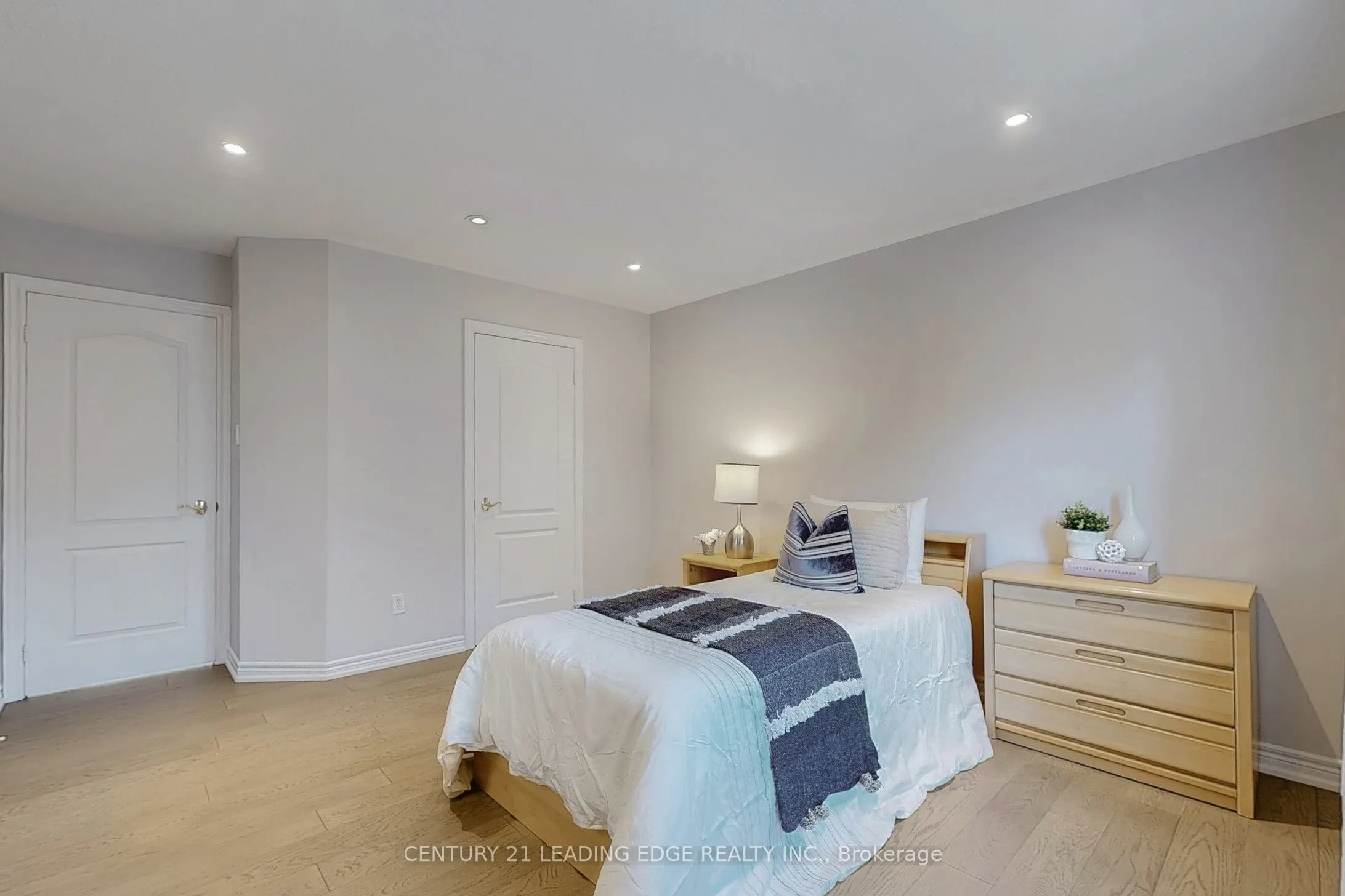 10 MACRILL Road