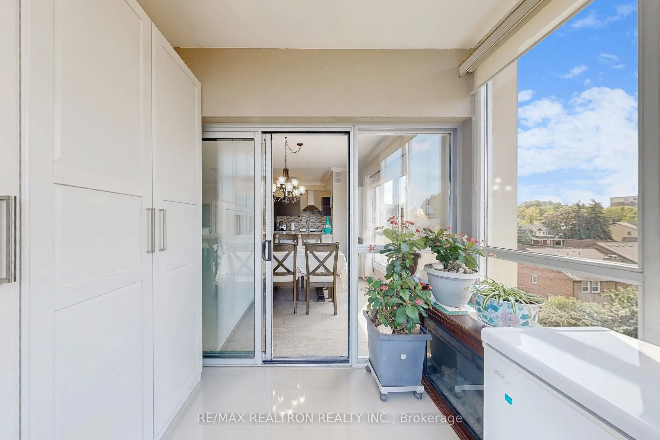 160 Woodbridge Avenue, #PH609