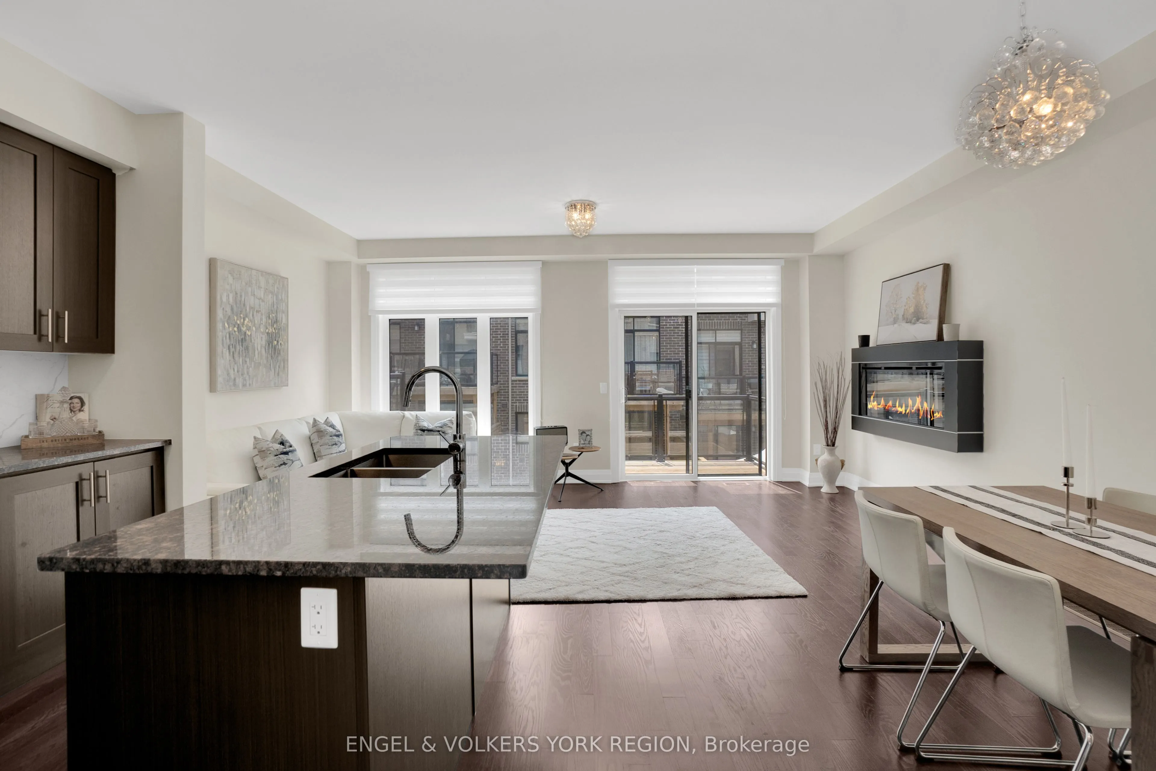 29 Nardini Lane N