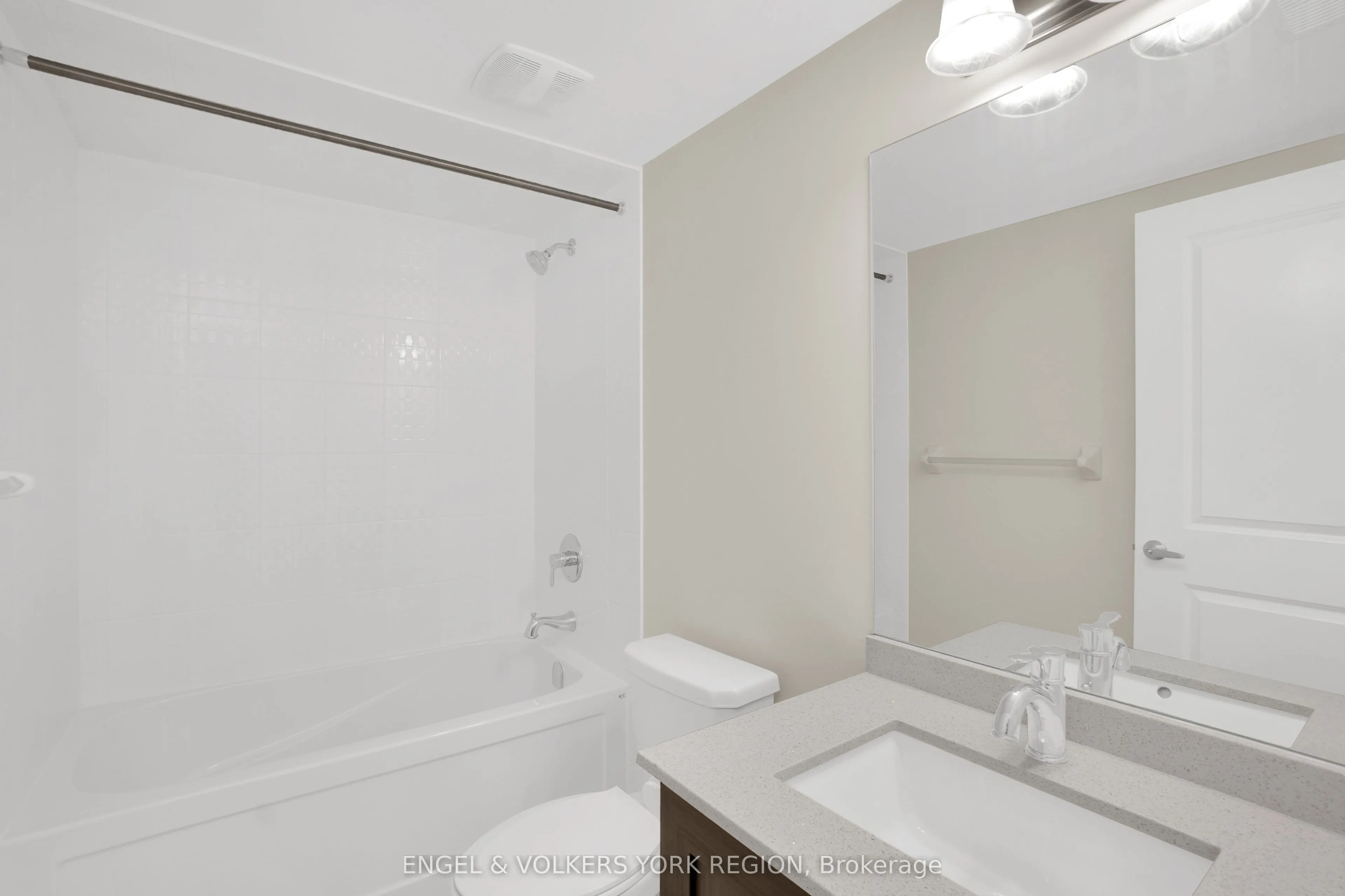 29 Nardini Lane N