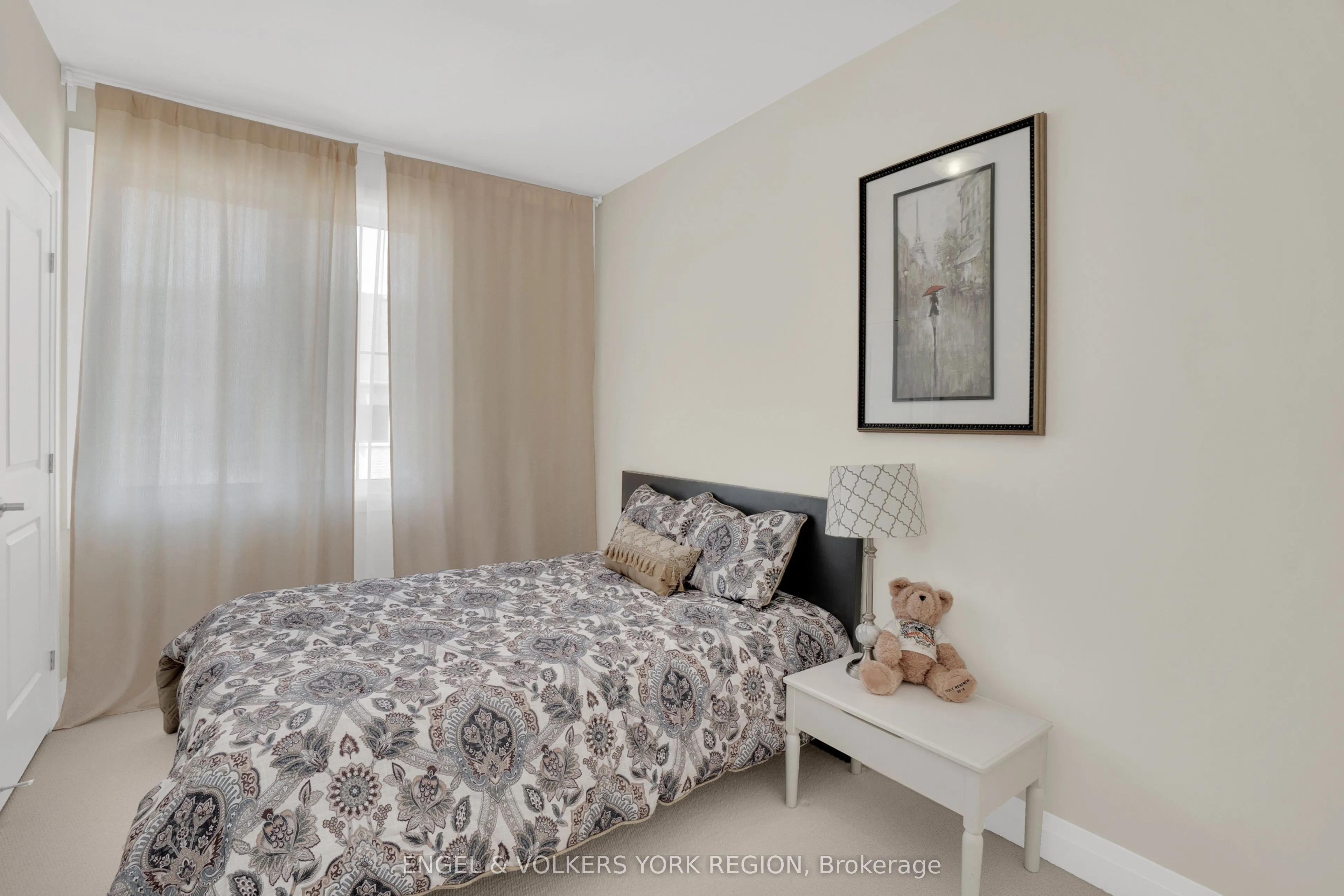 29 Nardini Lane N