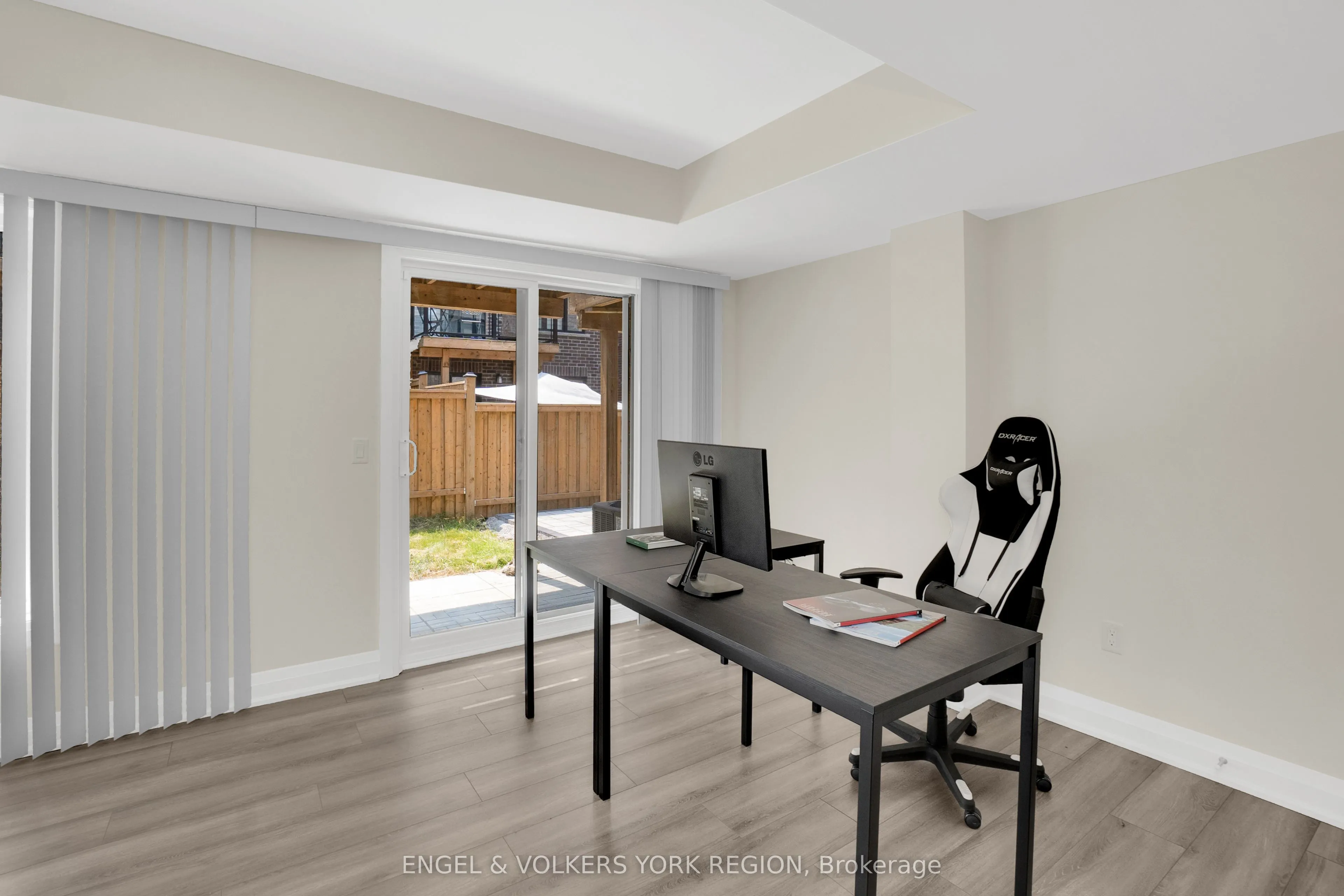 29 Nardini Lane N