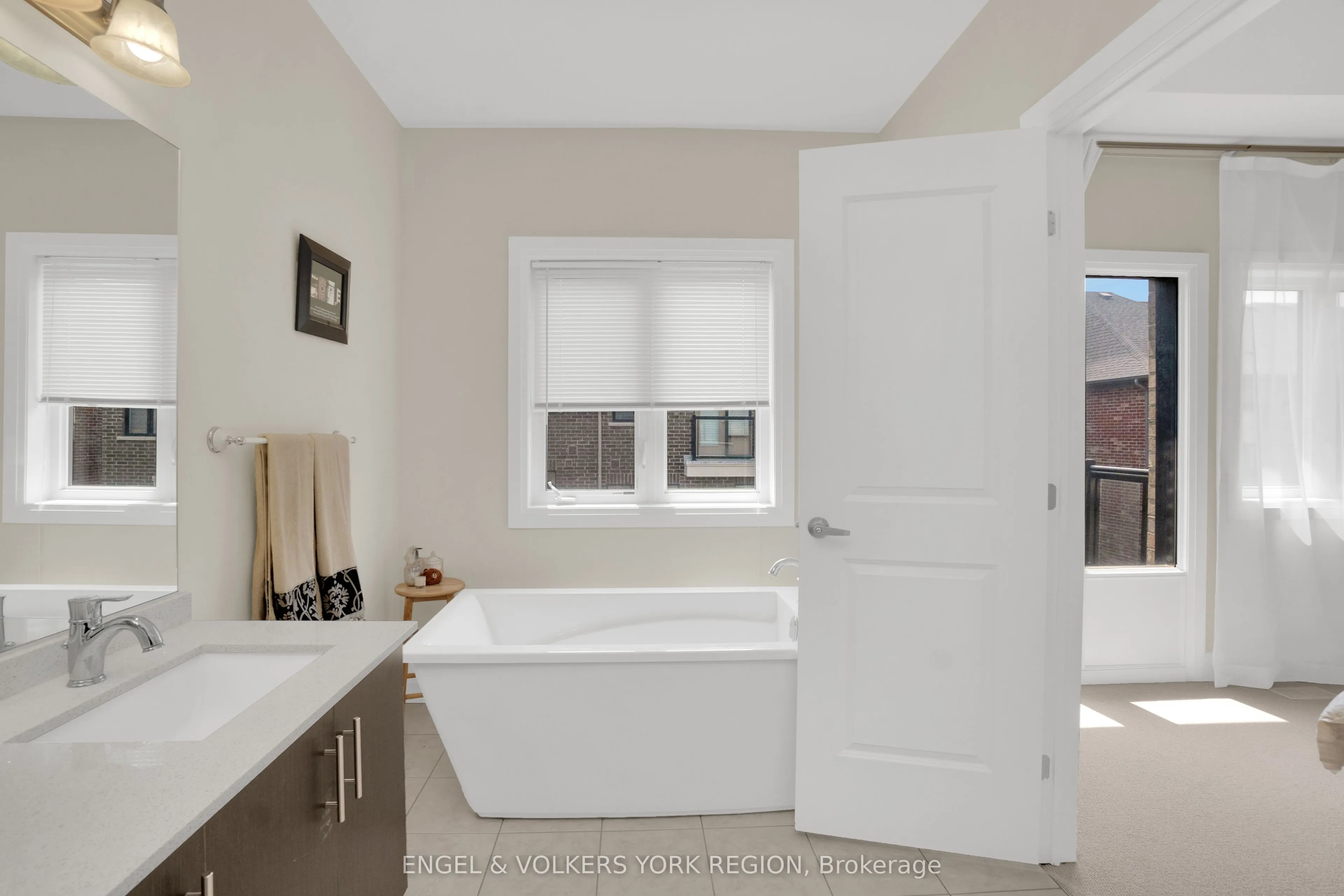 29 Nardini Lane N