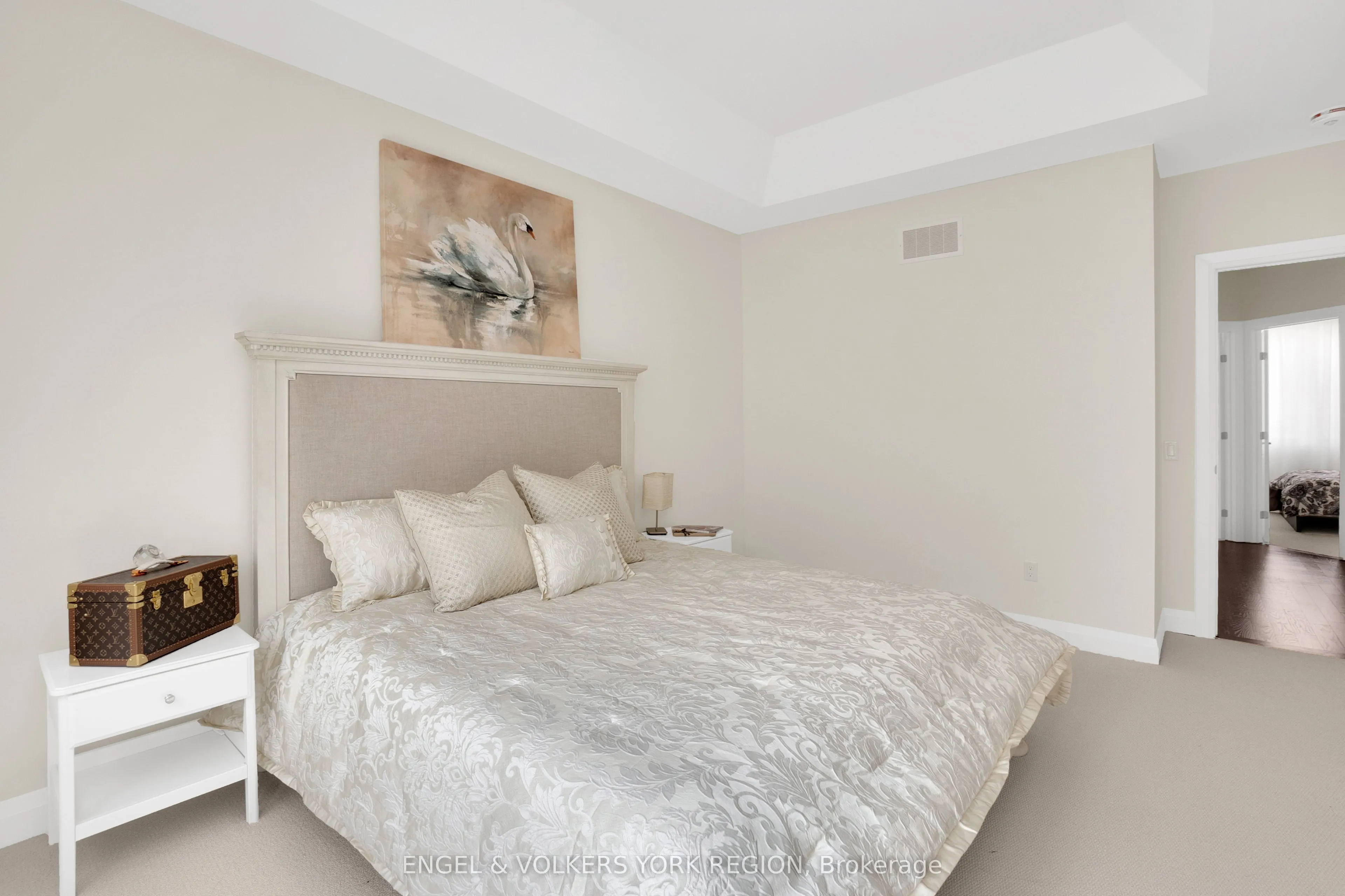 29 Nardini Lane N
