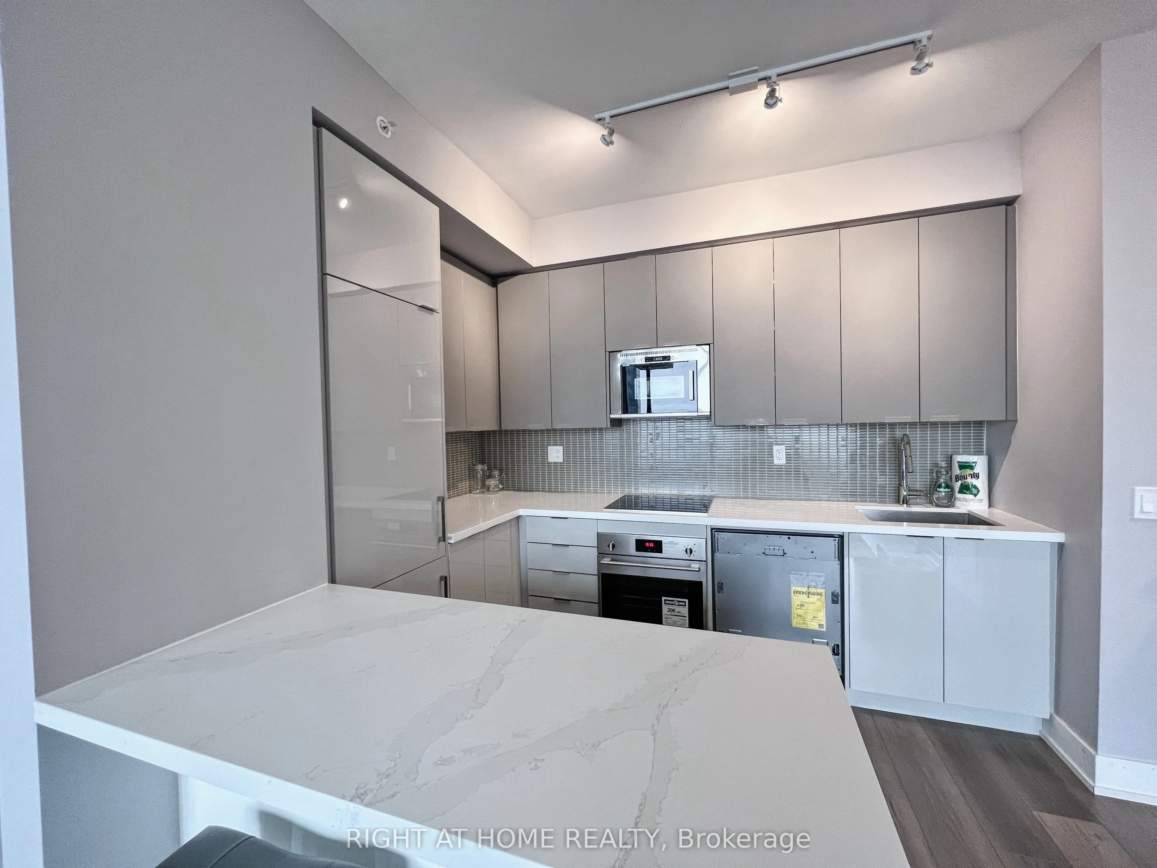 2908 Highway 7 Road, #2803