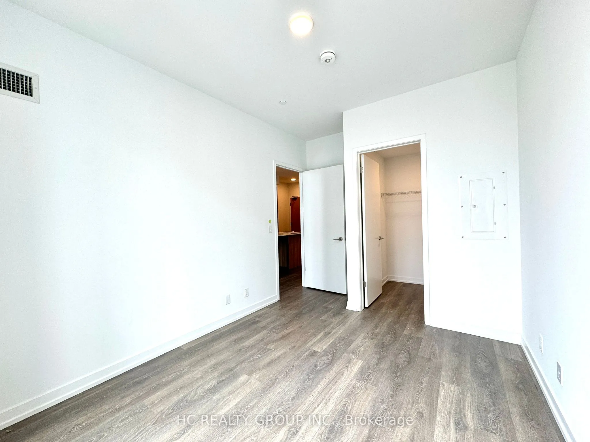 8 Beverley Glen Boulevard, #808