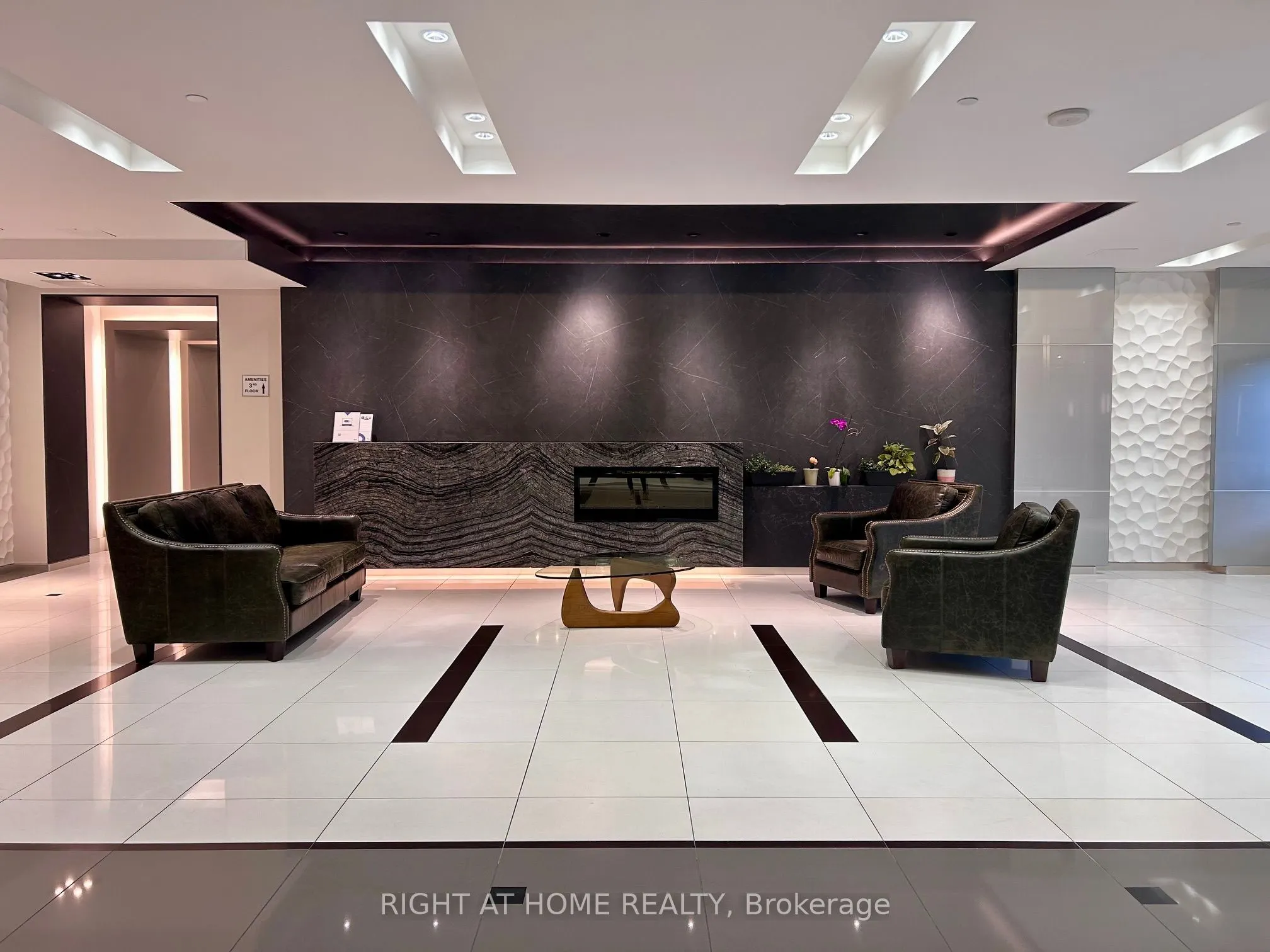 7165 Yonge Street, #1602