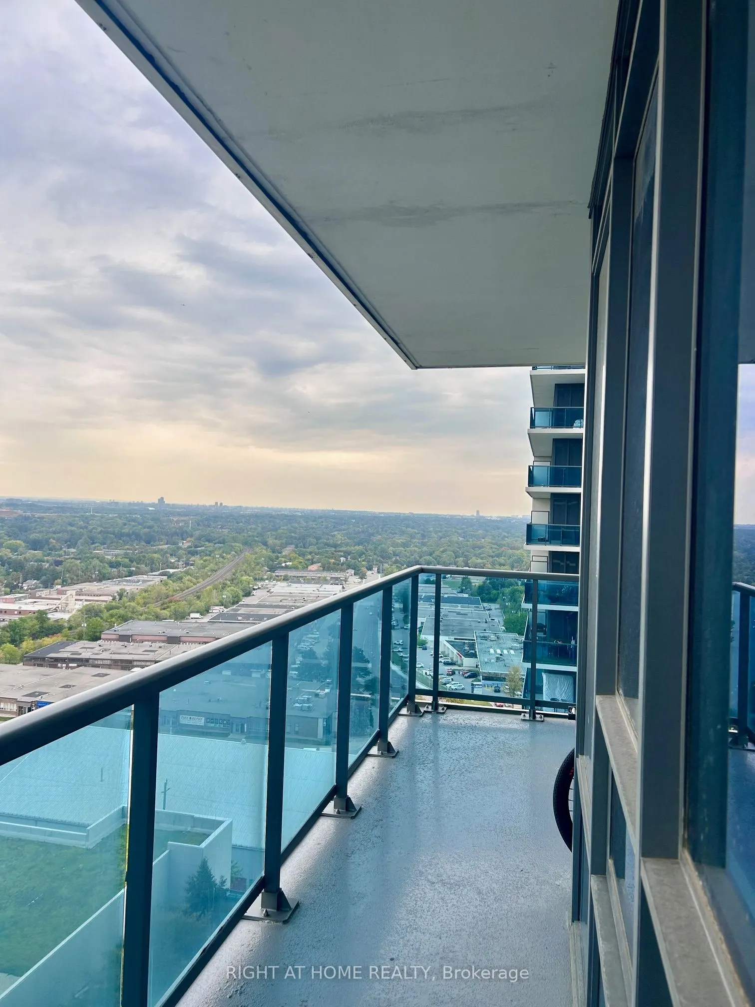 7165 Yonge Street, #1602
