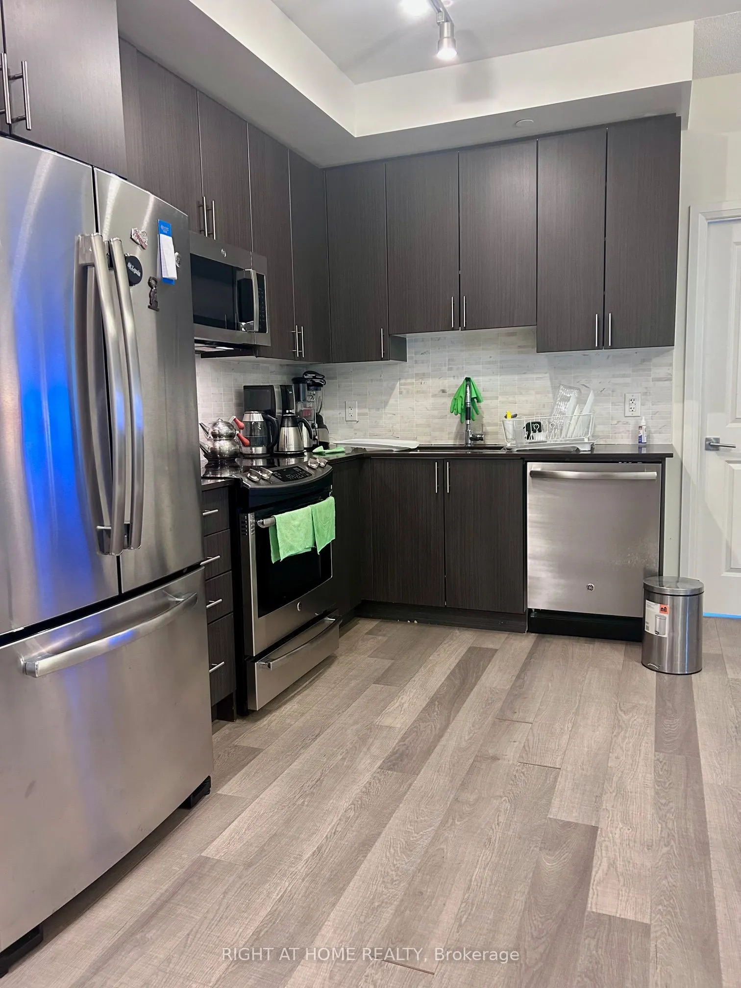 7165 Yonge Street, #1602