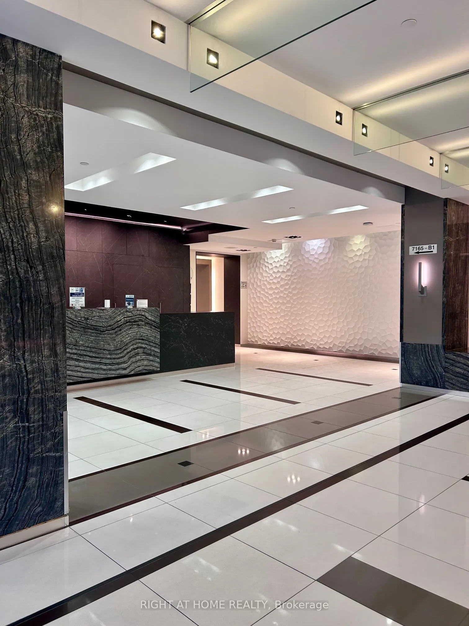 7165 Yonge Street, #1602