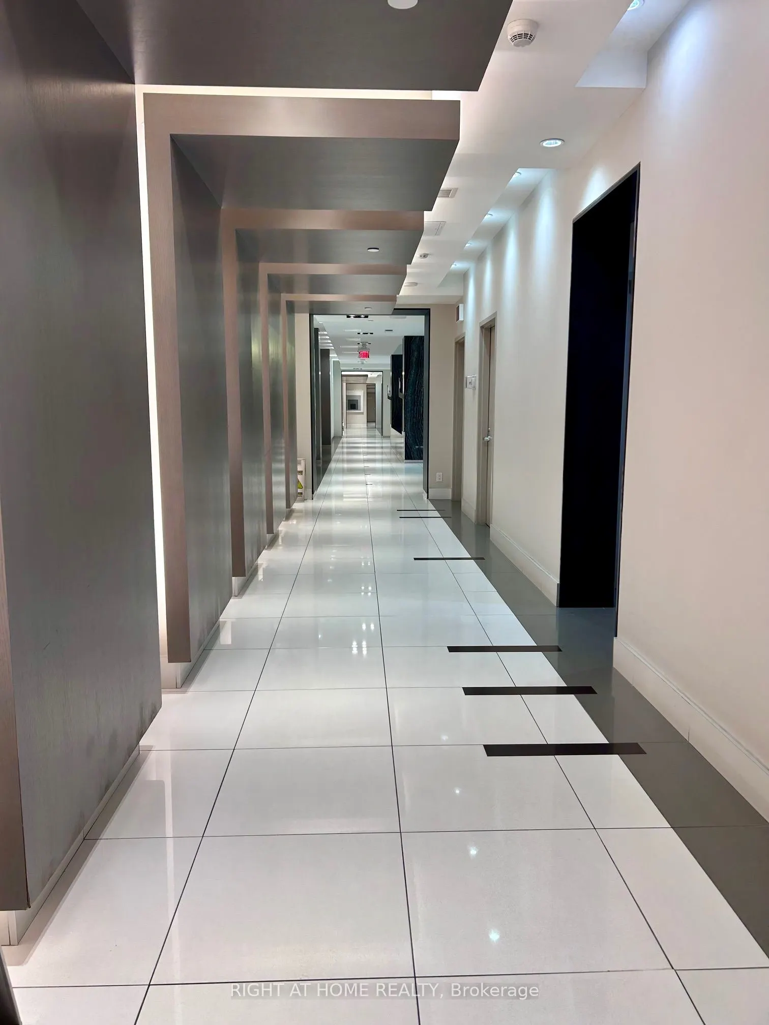 7165 Yonge Street, #1602
