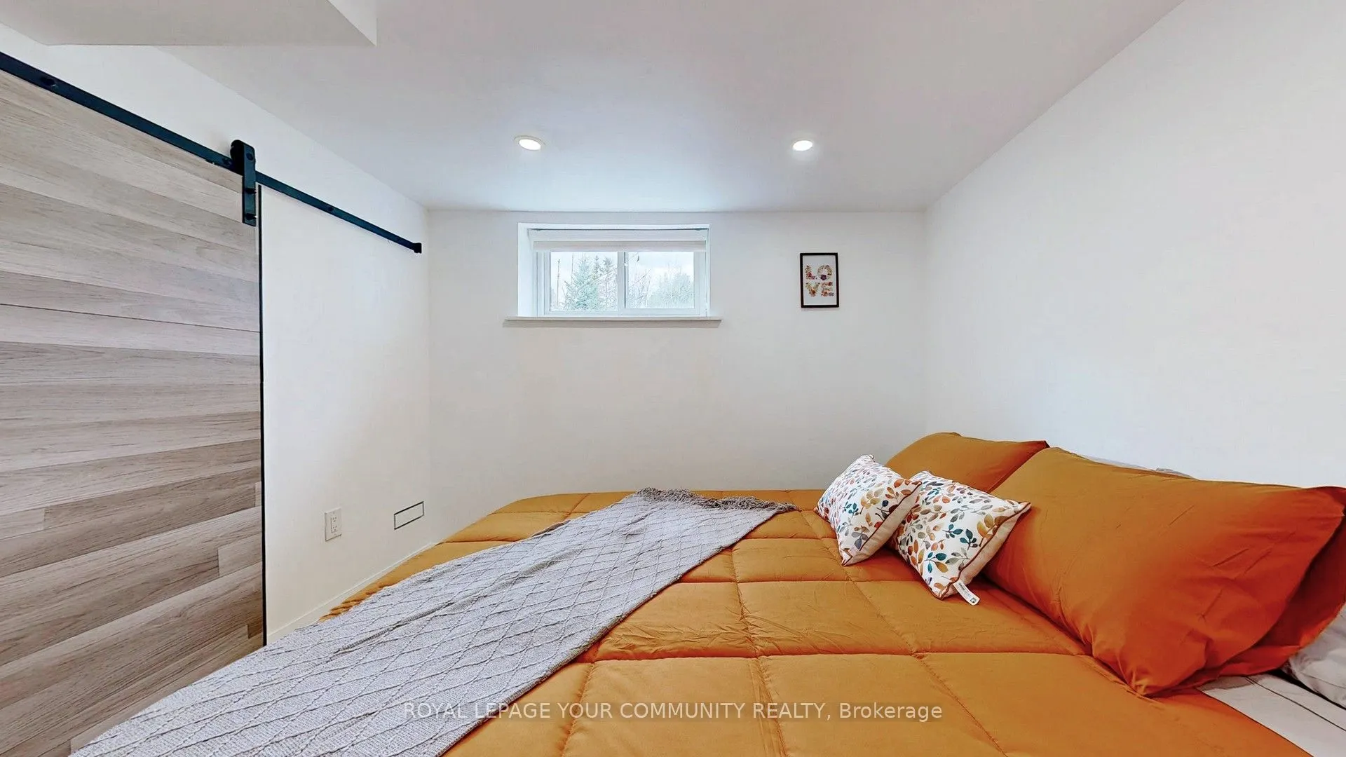 350 Red Maple Road, #905