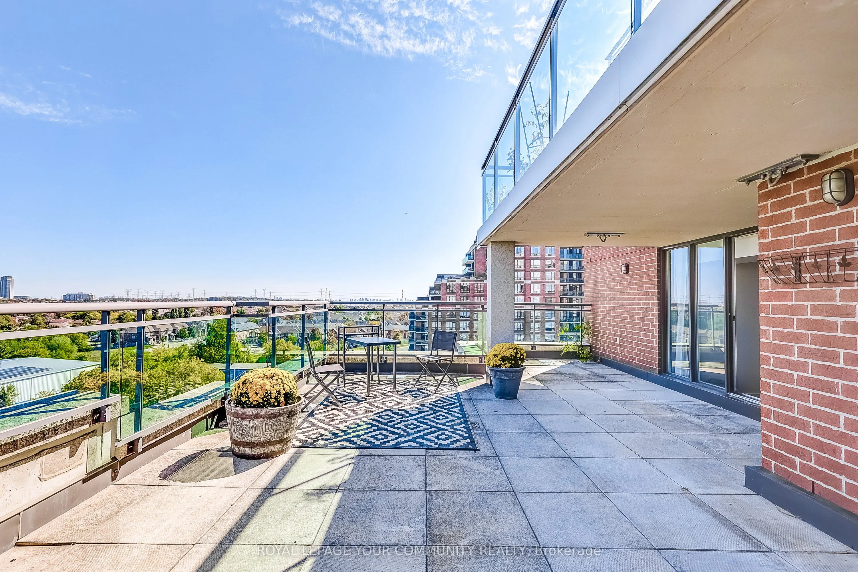 350 Red Maple Road, #905