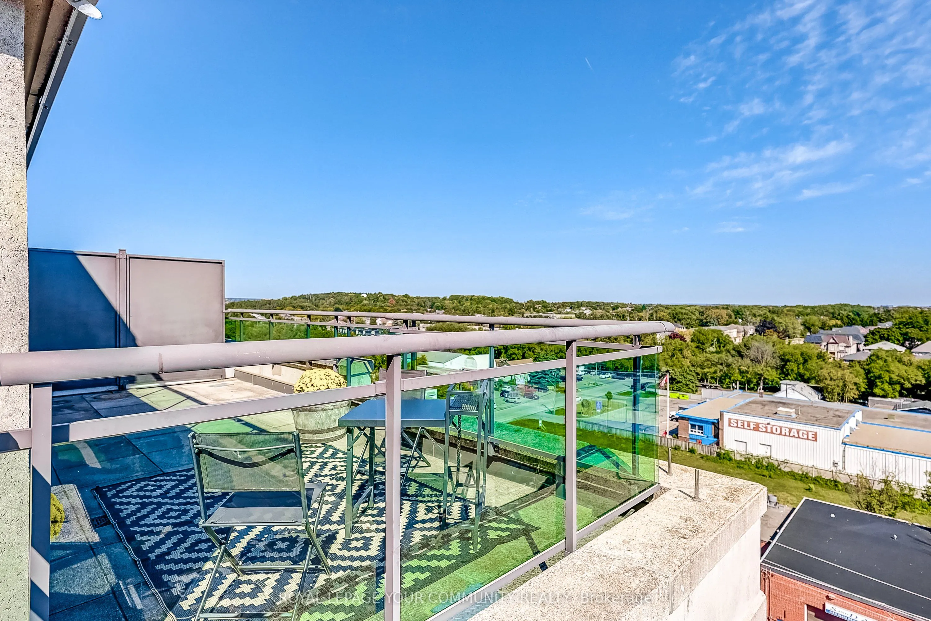 350 Red Maple Road, #905