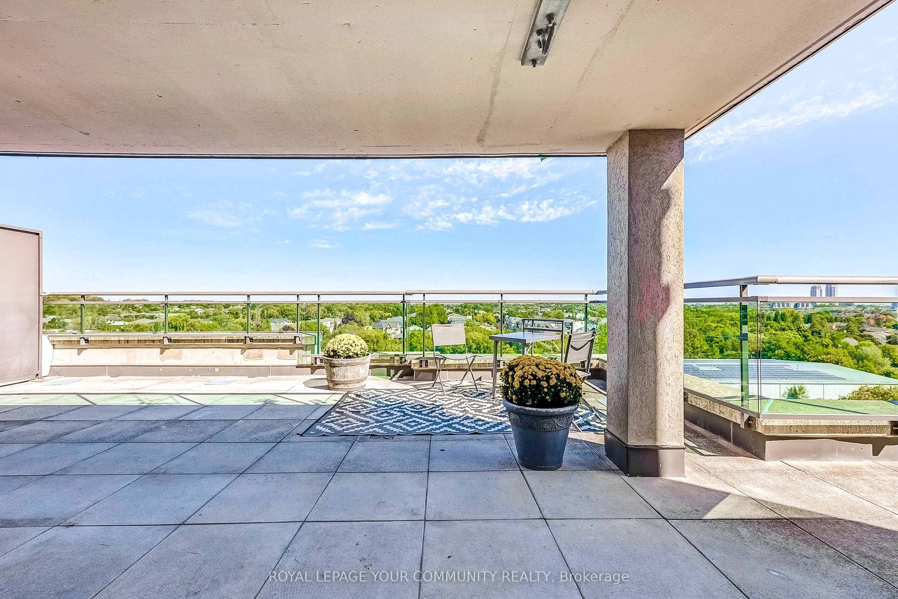 350 Red Maple Road, #905