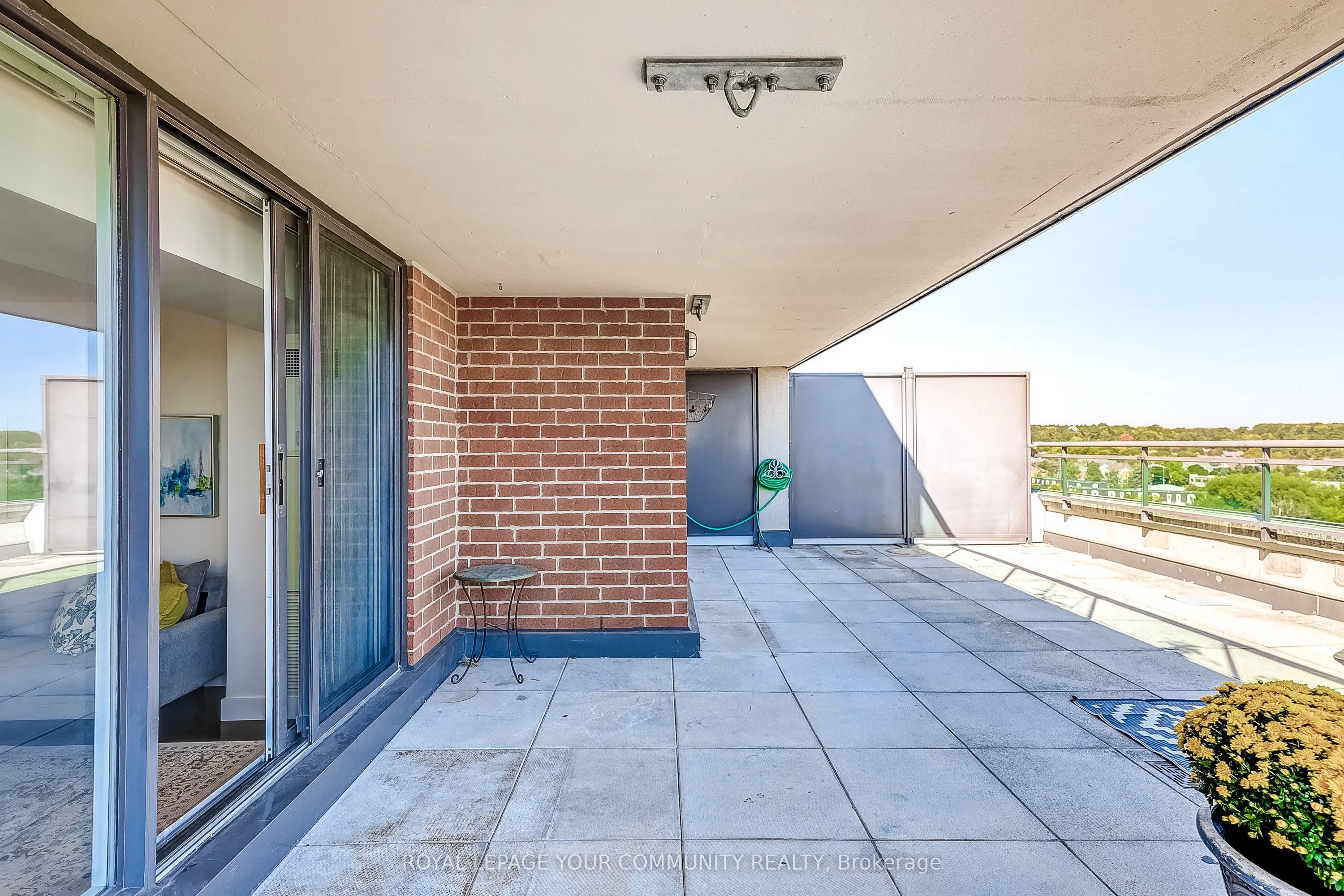 350 Red Maple Road, #905