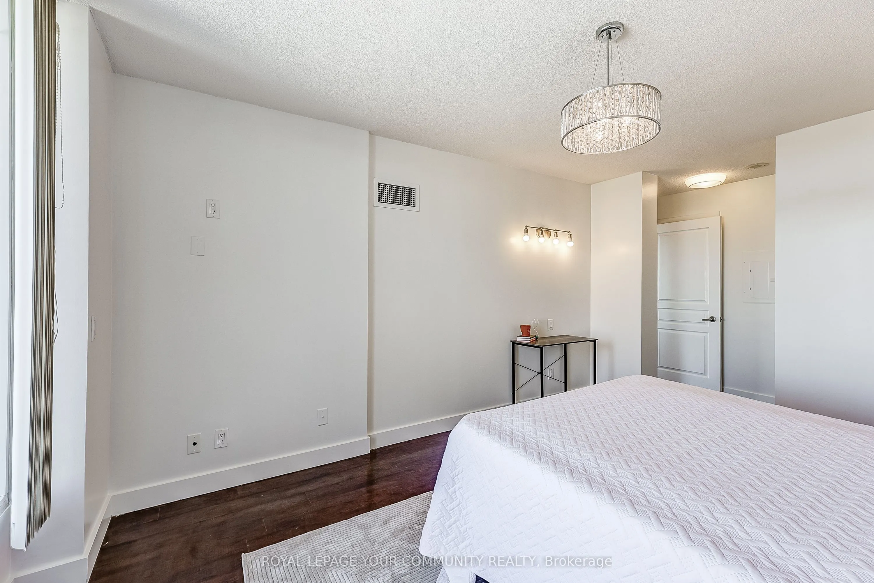 350 Red Maple Road, #905