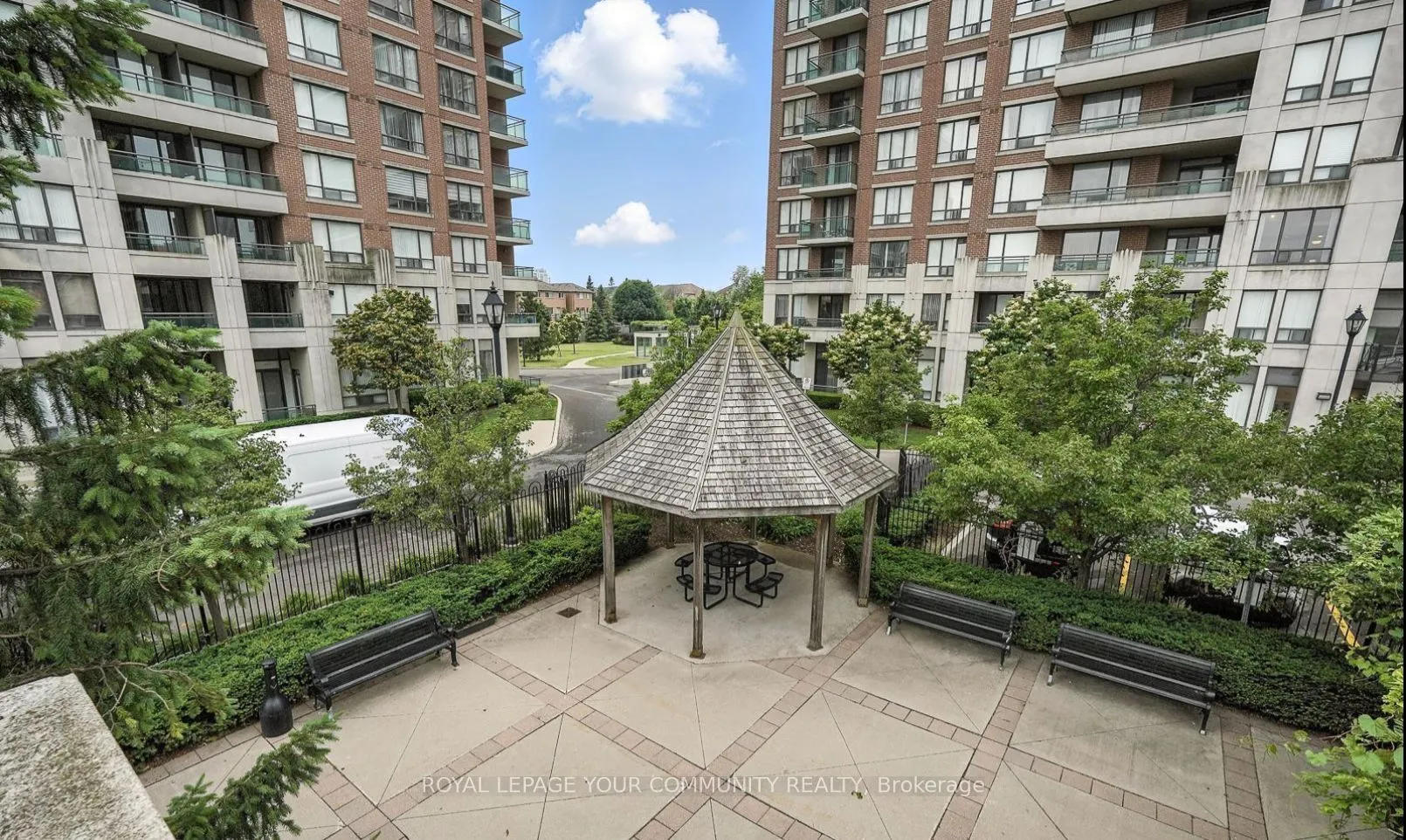 350 Red Maple Road, #905