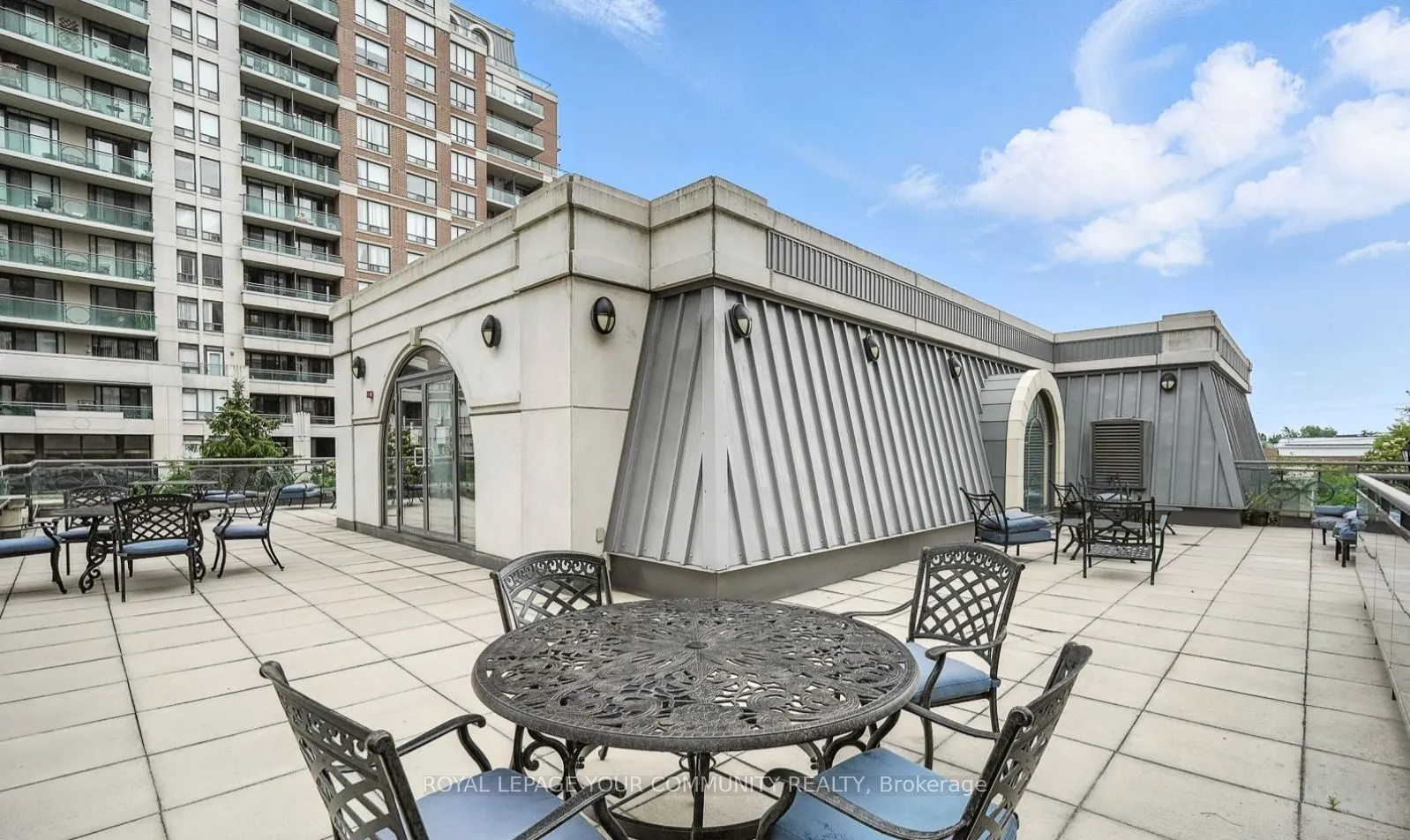350 Red Maple Road, #905