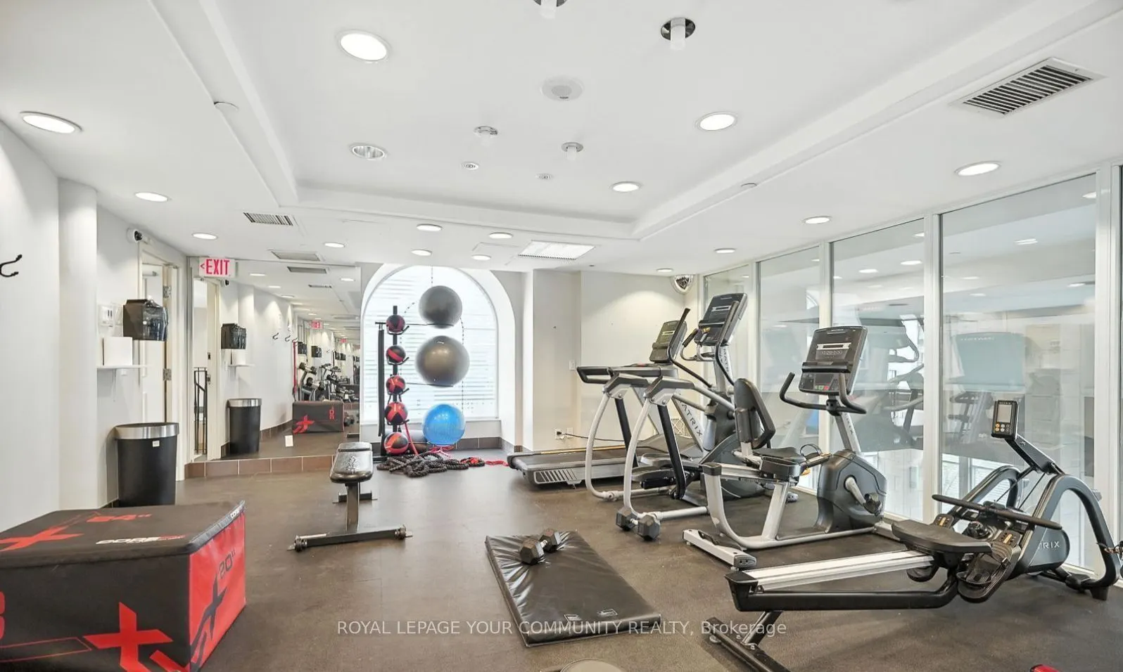 350 Red Maple Road, #905