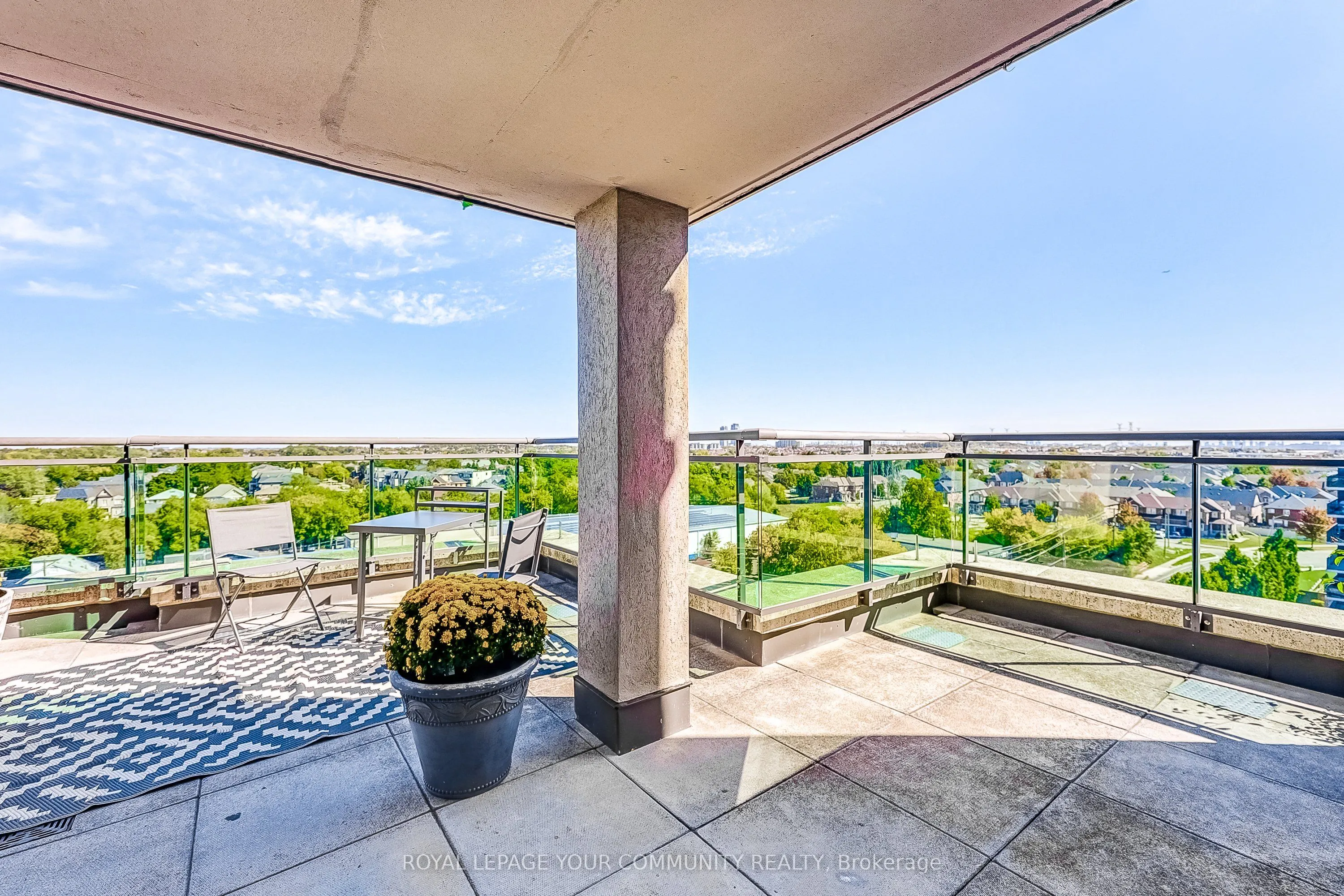 350 Red Maple Road, #905