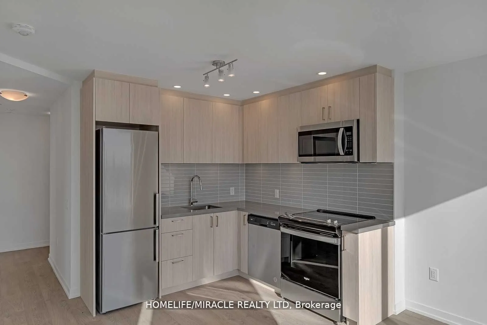 8868 Yonge Street, #821E