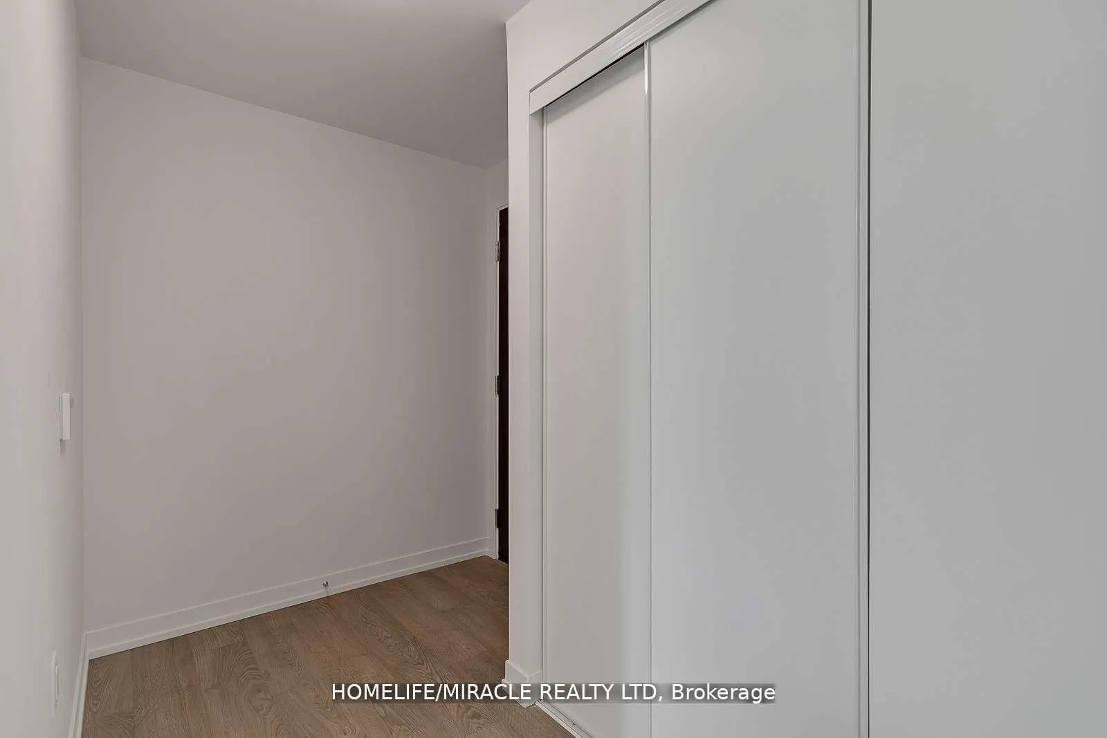 8868 Yonge Street, #821E