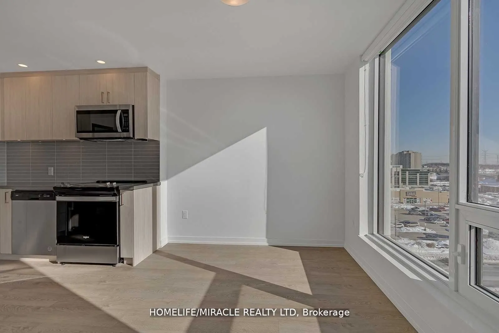 8868 Yonge Street, #821E