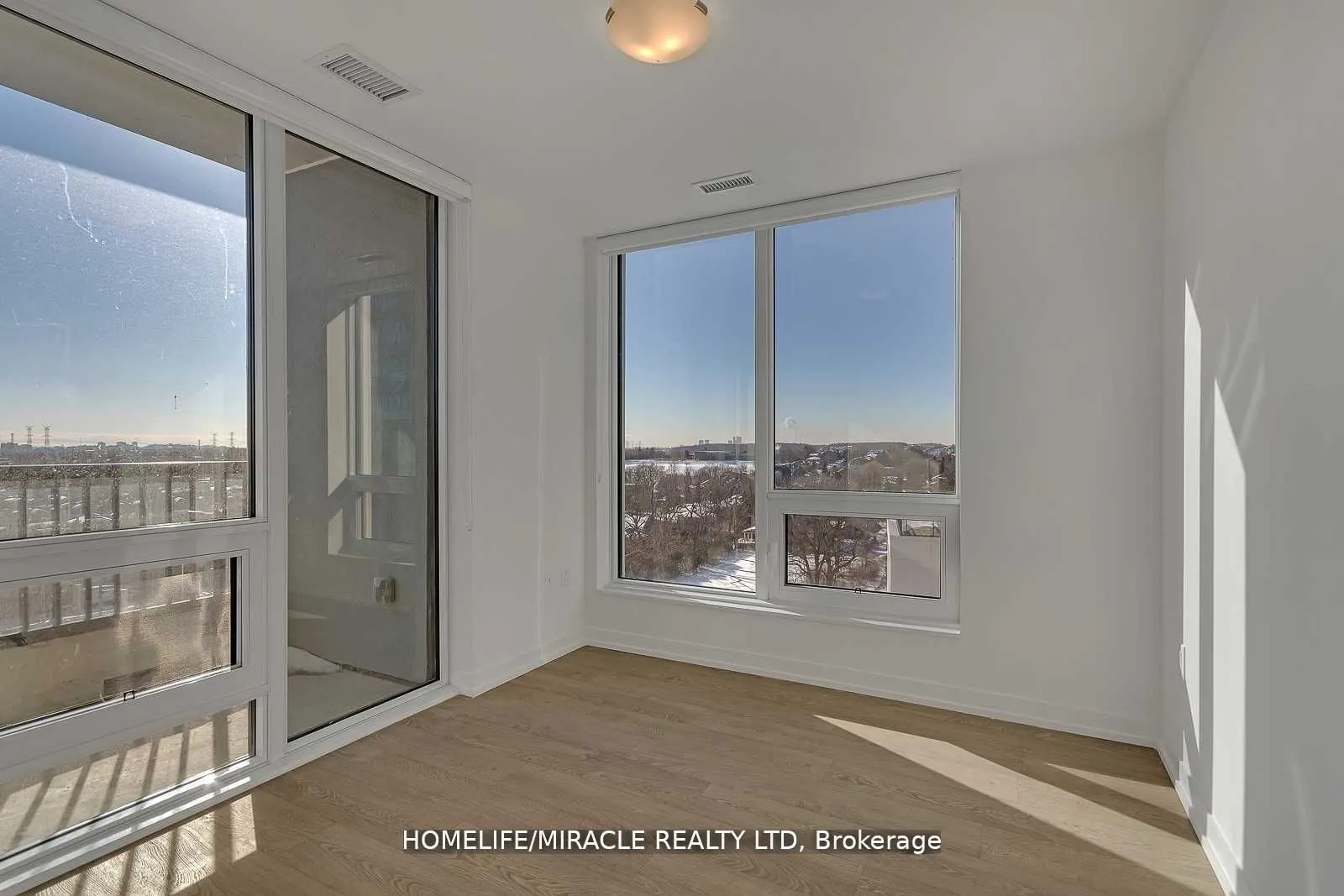 8868 Yonge Street, #821E