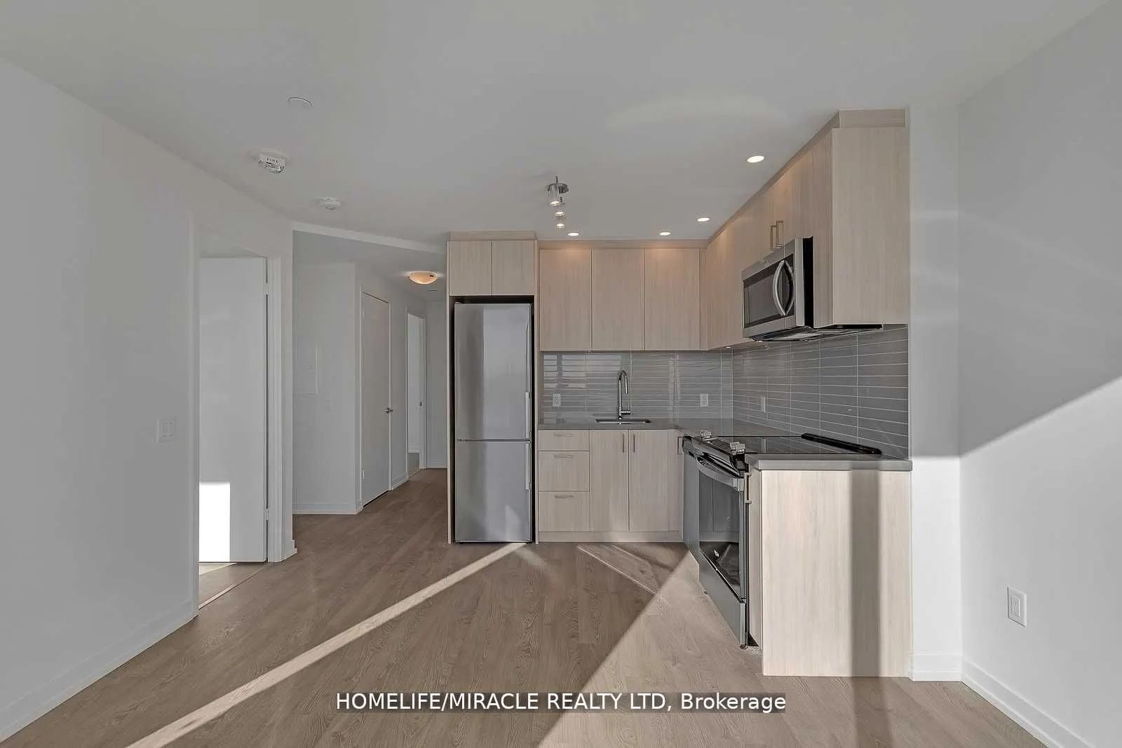 8868 Yonge Street, #821E