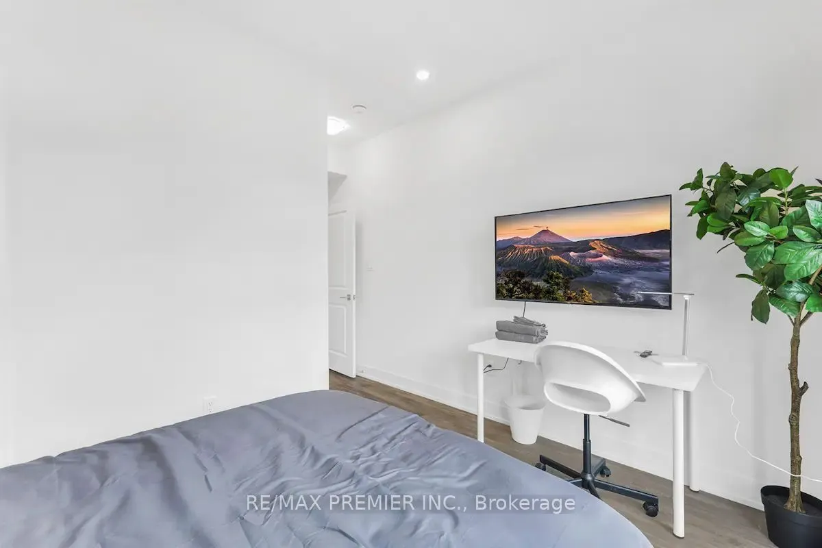 8 Sayers Lane, #6