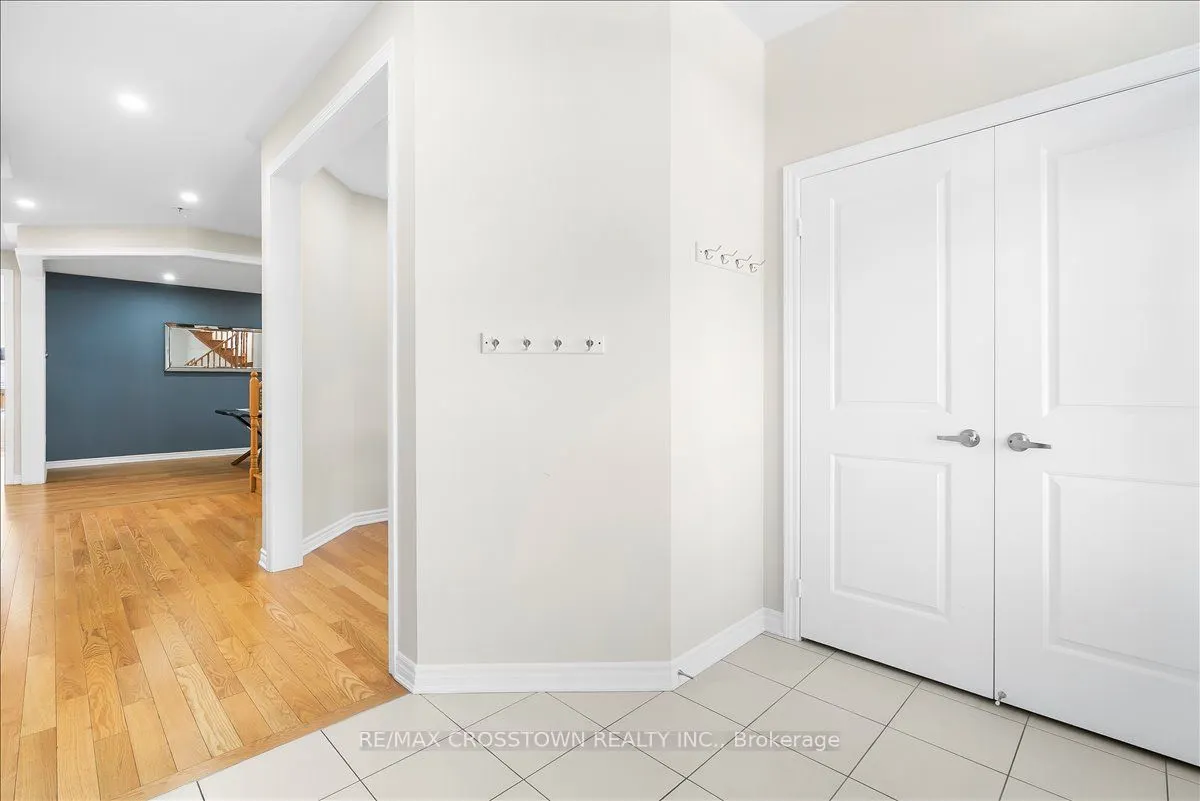 1033 Barton Way