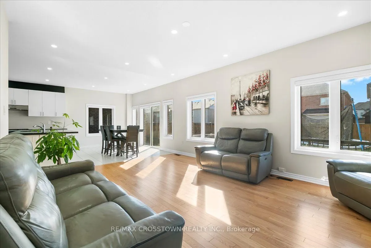 1033 Barton Way