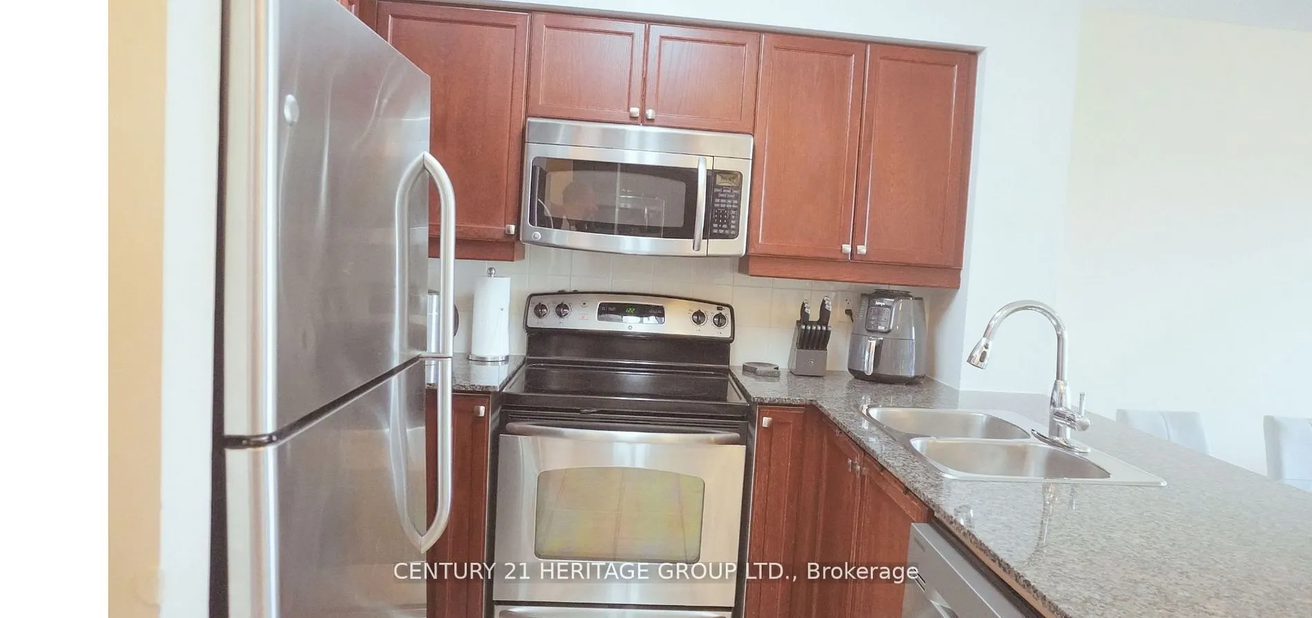 185 Oneida Crescent, #816