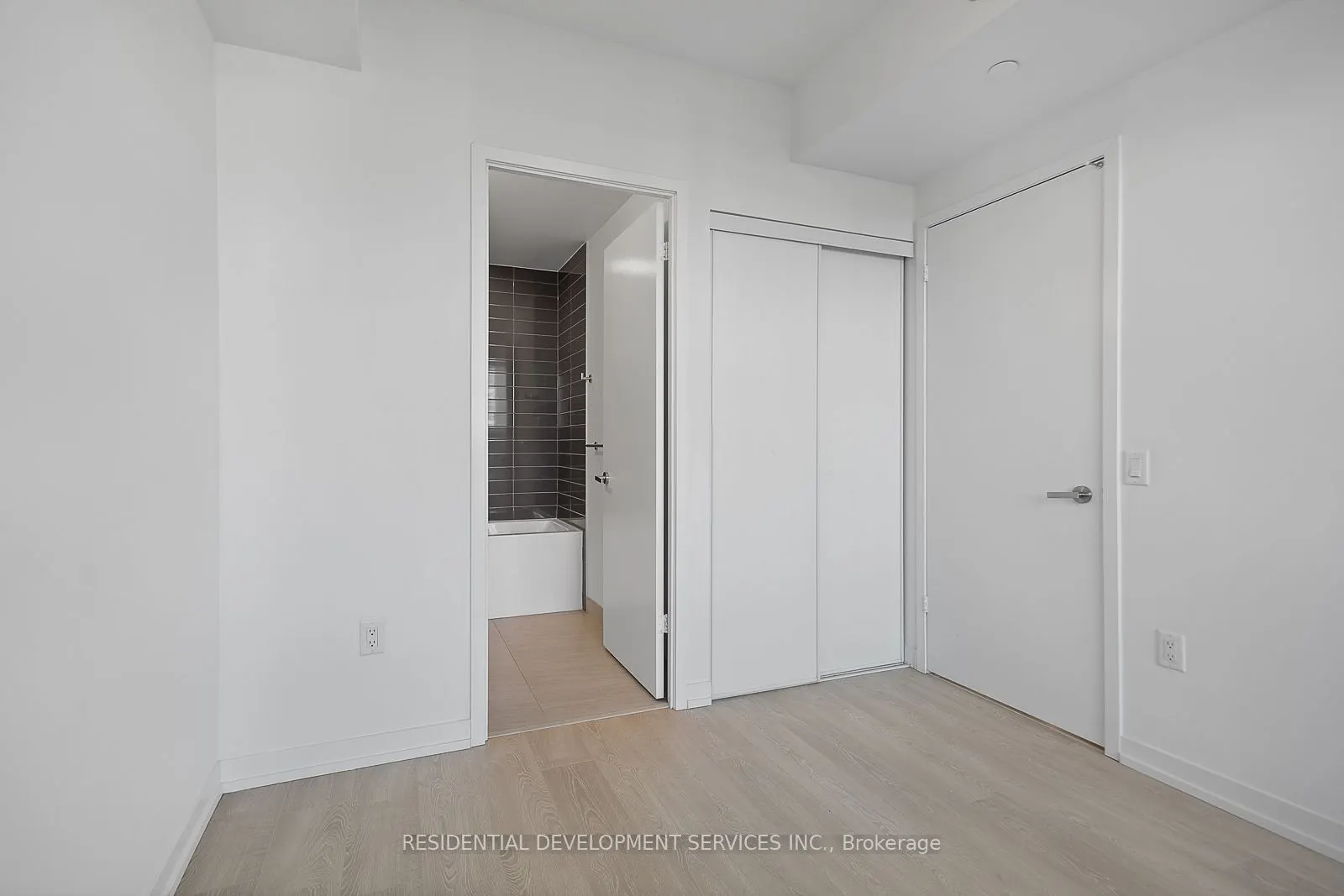 8868 Yonge Street, #215E