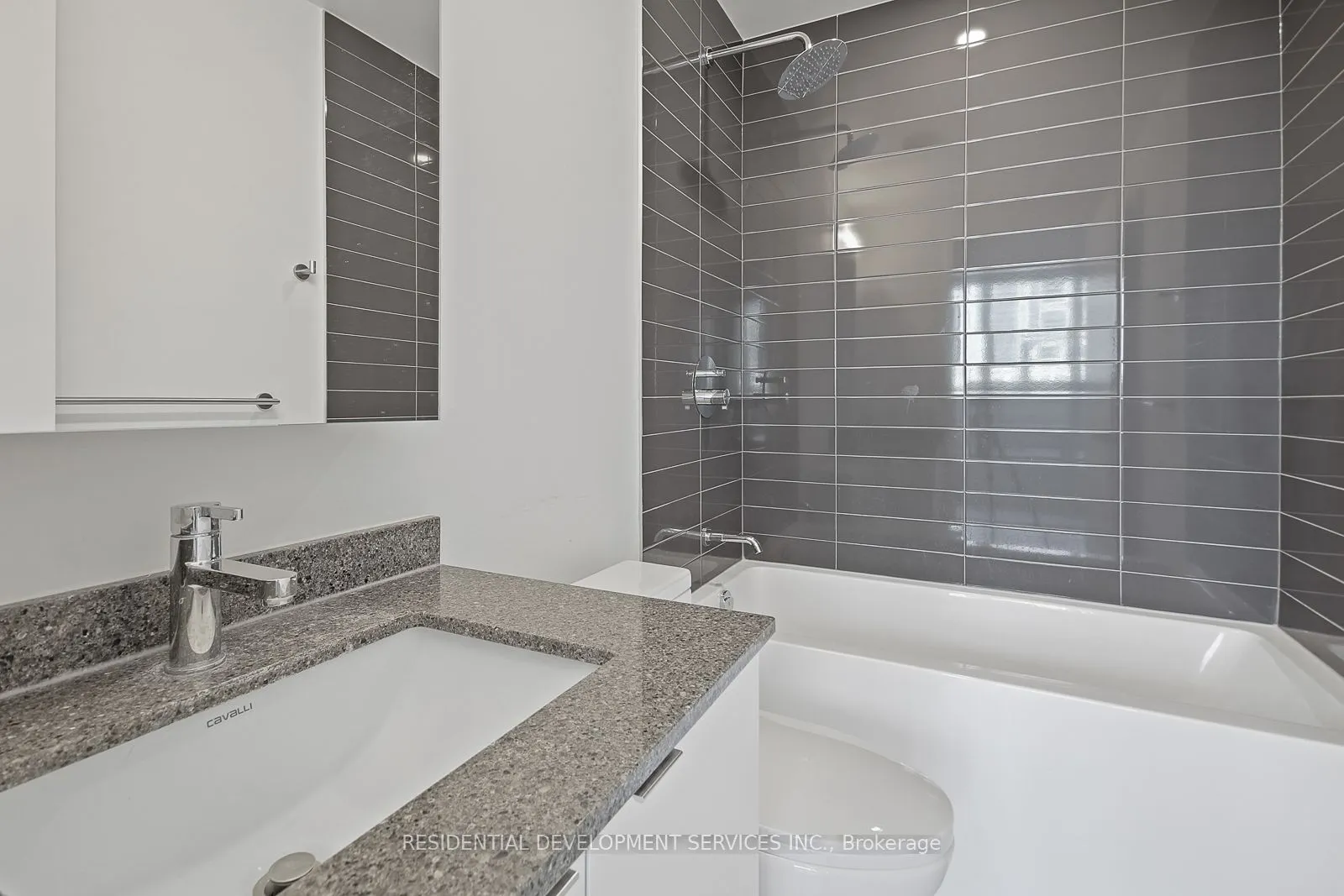 8868 Yonge Street, #215E