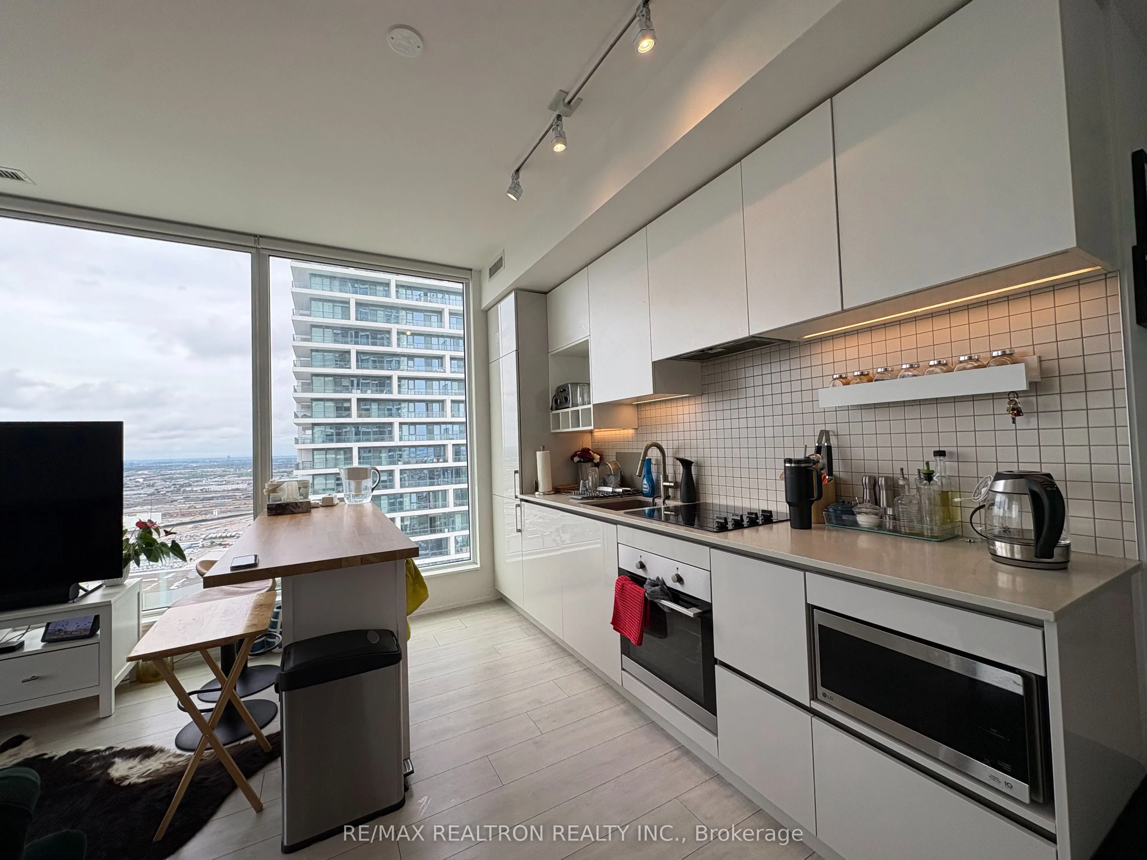 898 Portage Parkway NE, #4902