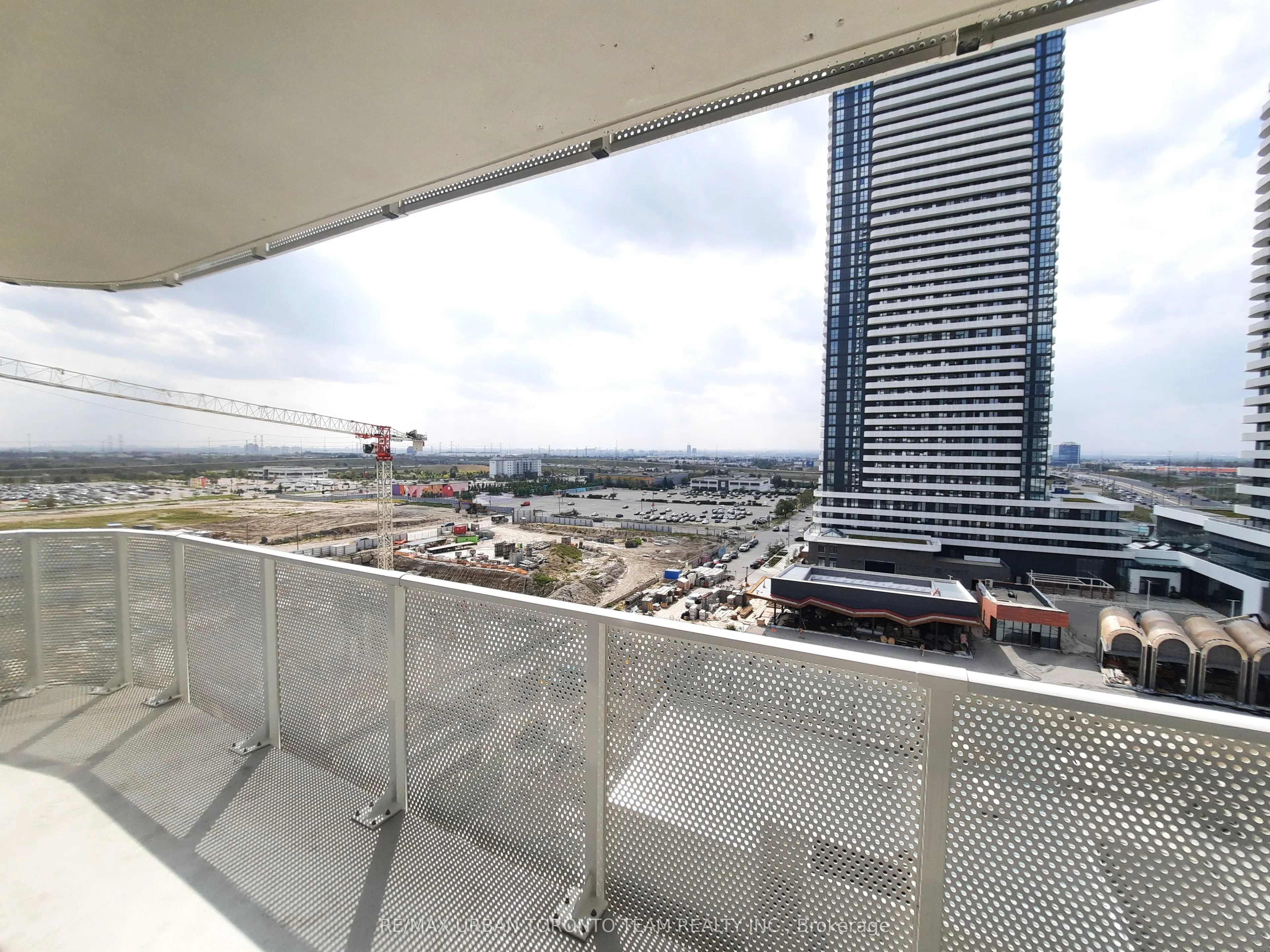 28 Interchange Way, #1015