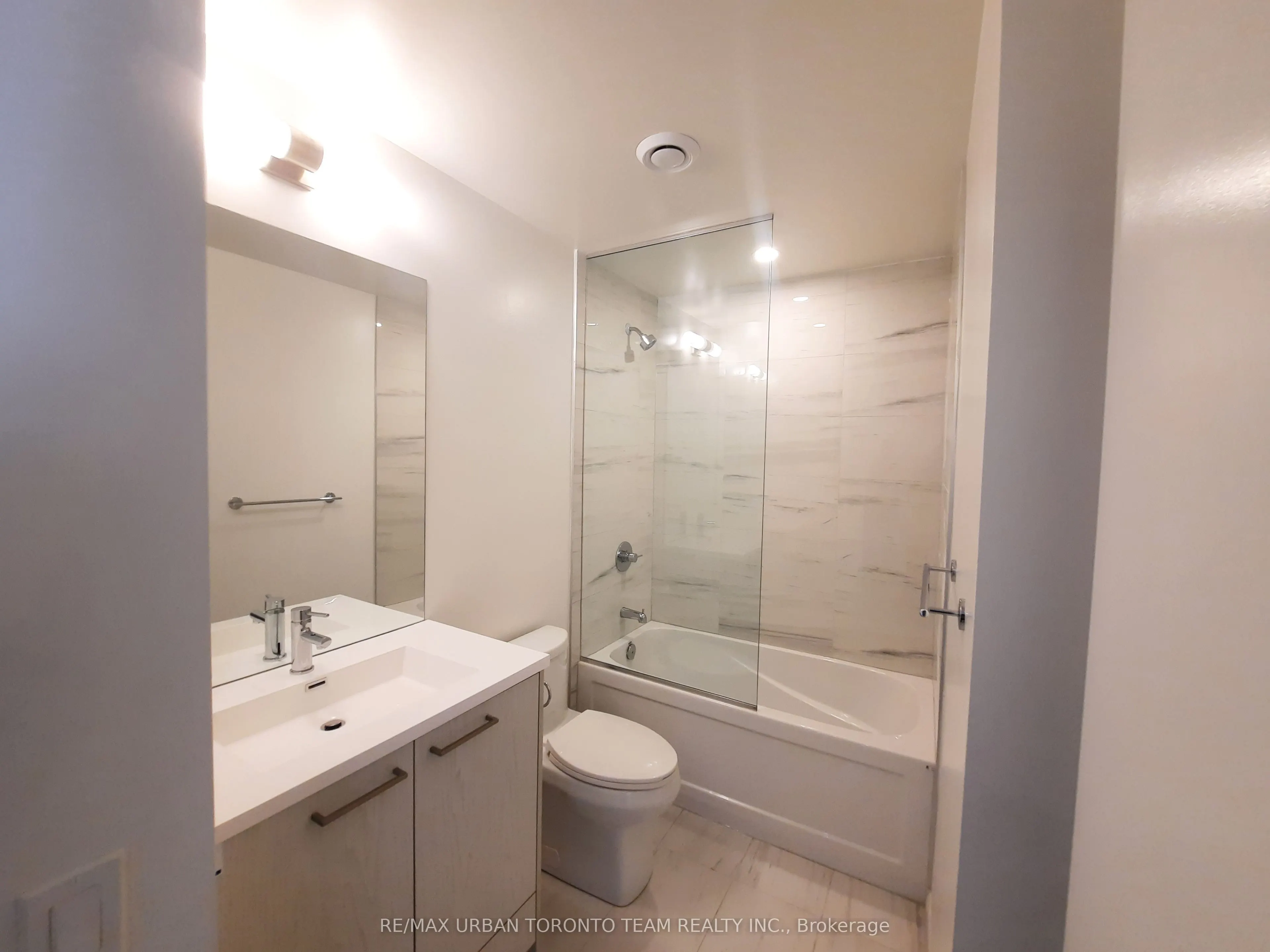 28 Interchange Way, #1015