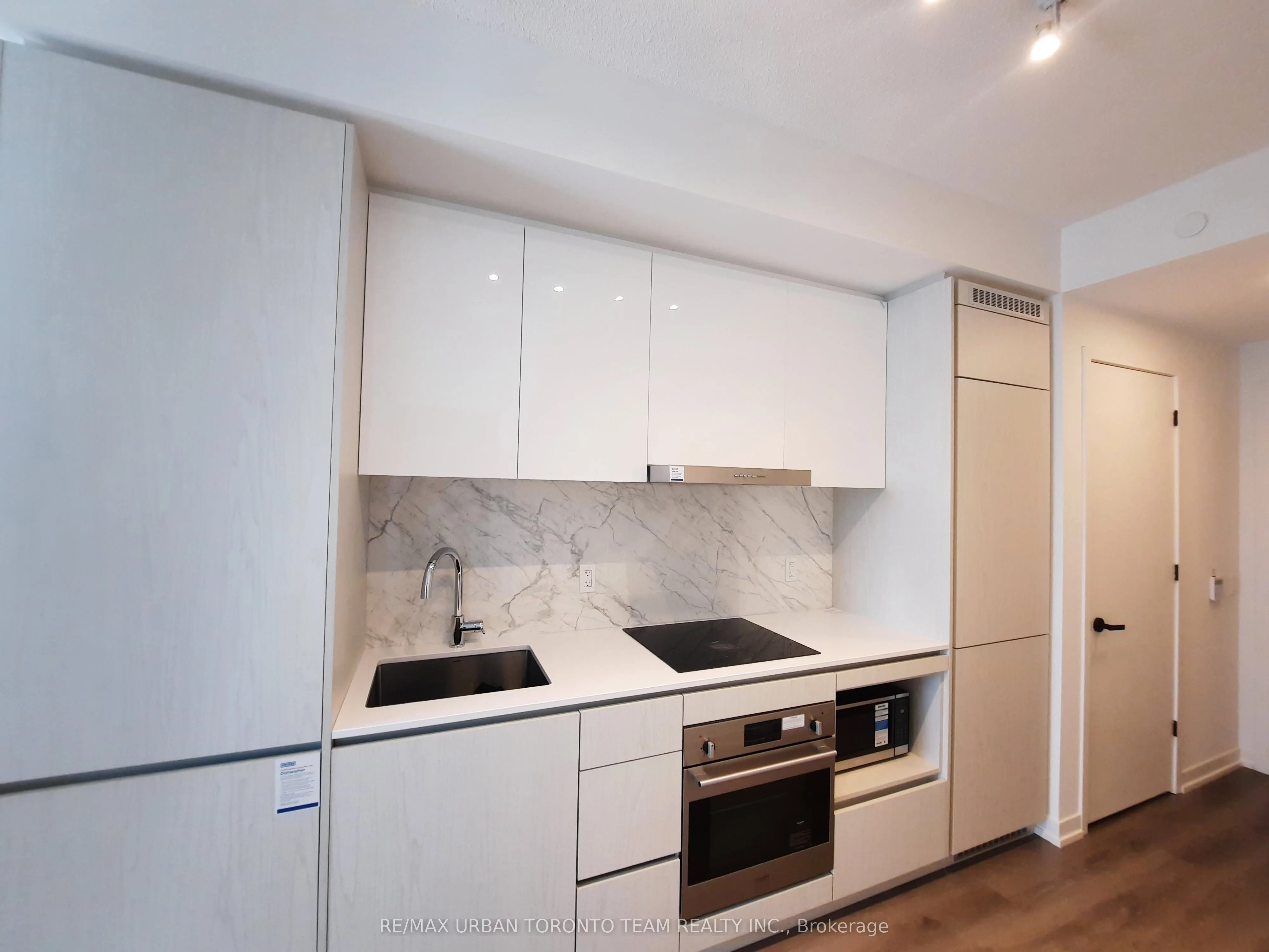 28 Interchange Way, #1015