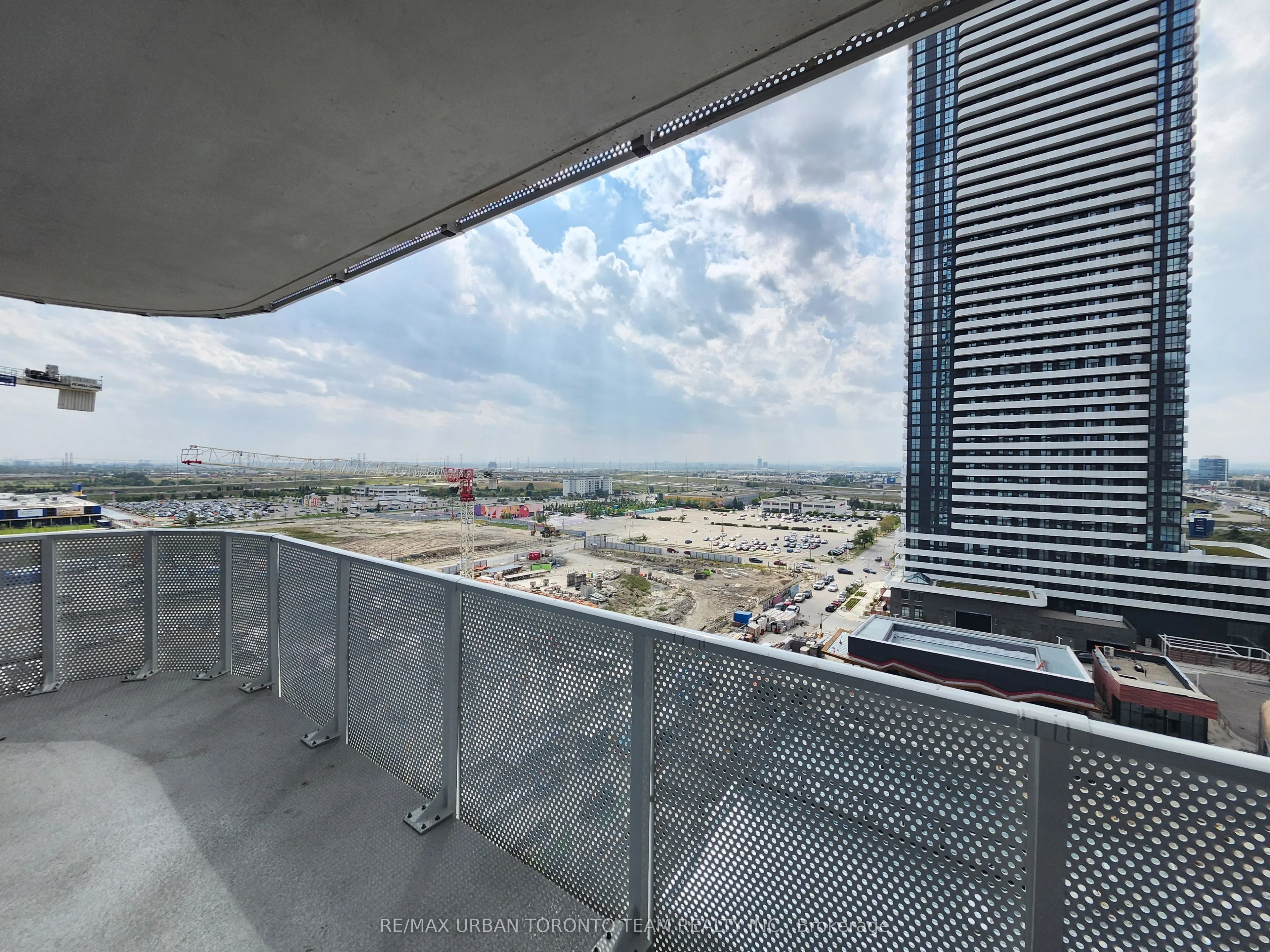 28 Interchange Way, #1215