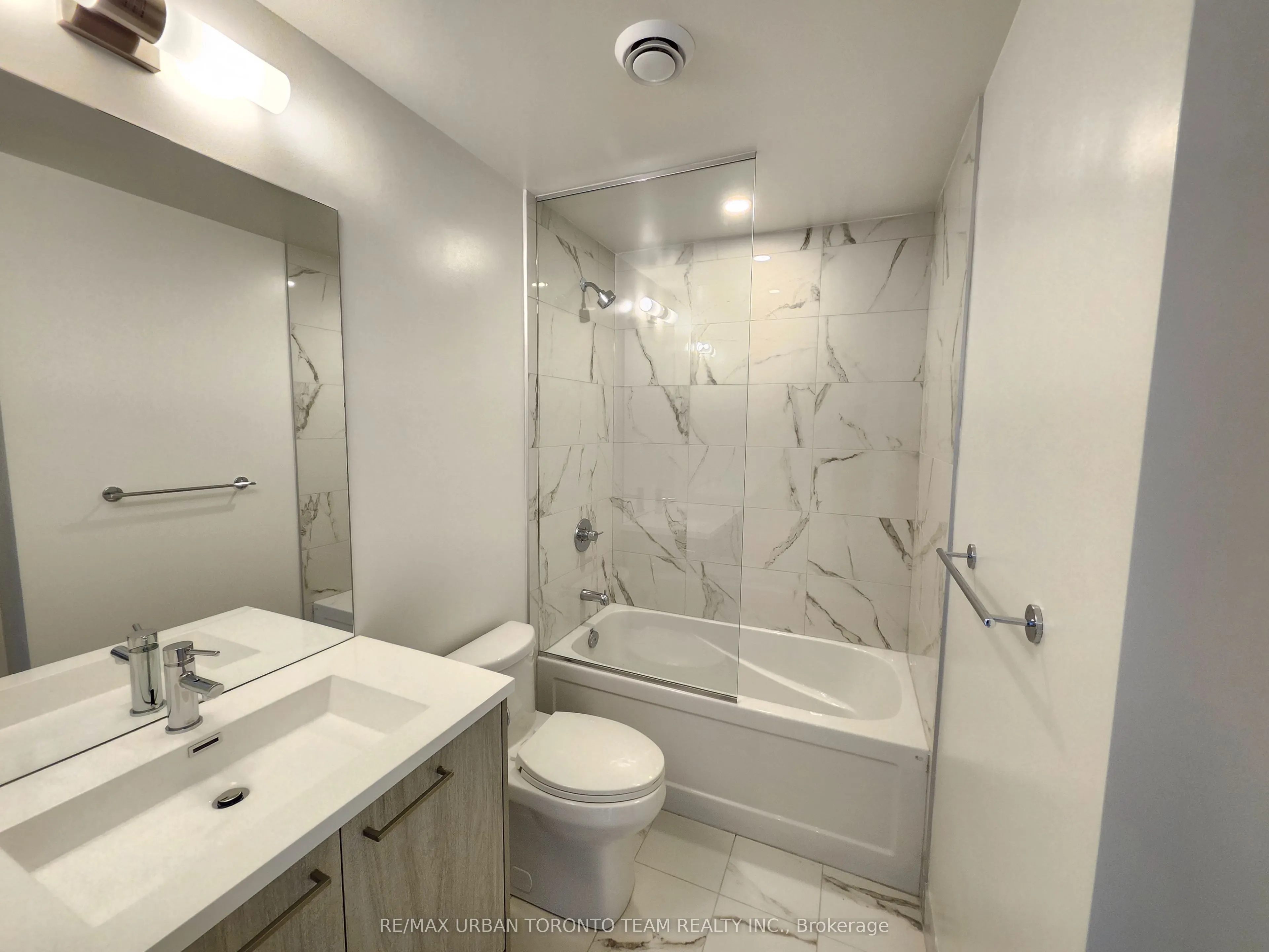 28 Interchange Way, #1215