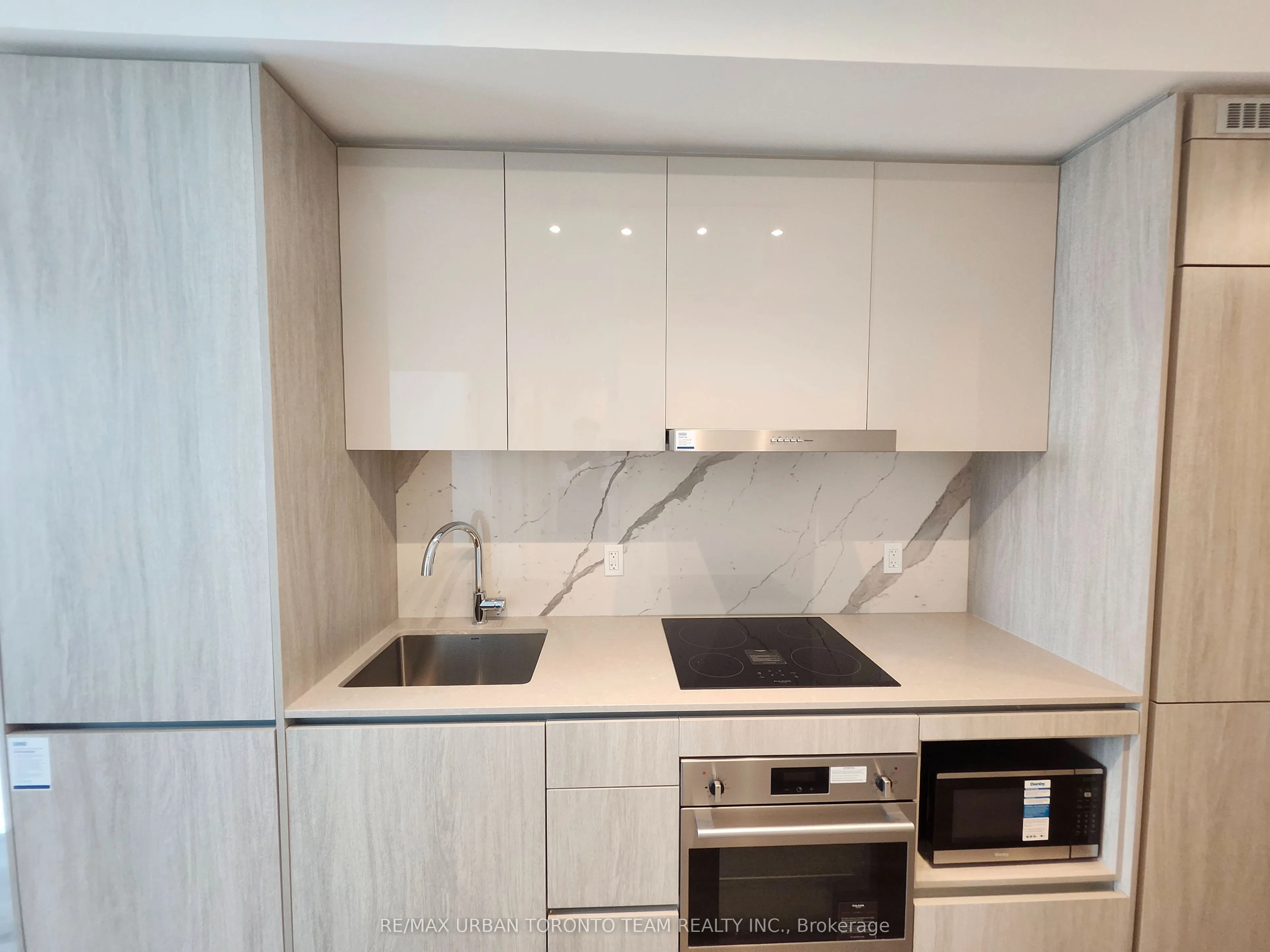28 Interchange Way, #1215