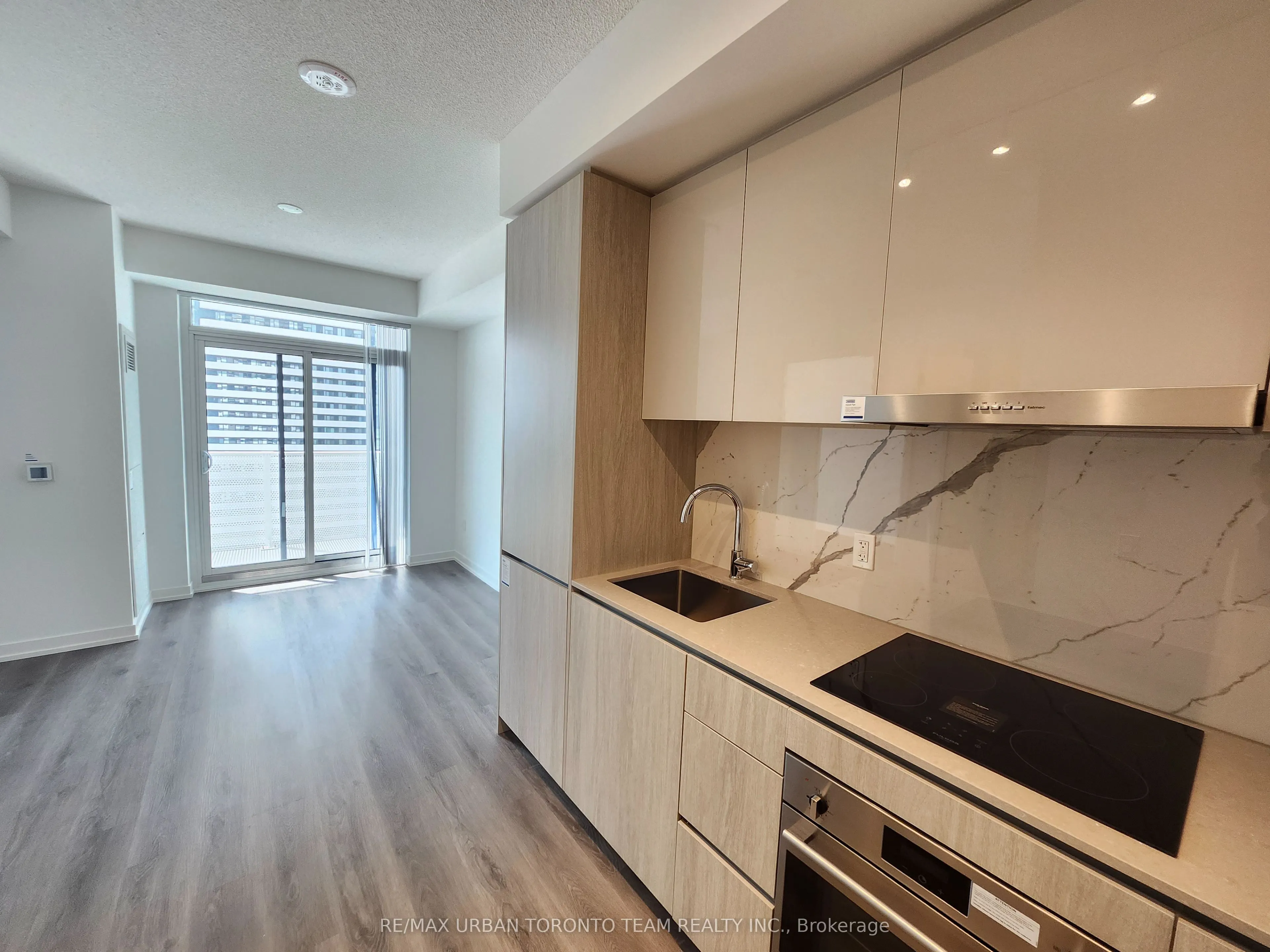 28 Interchange Way, #1215
